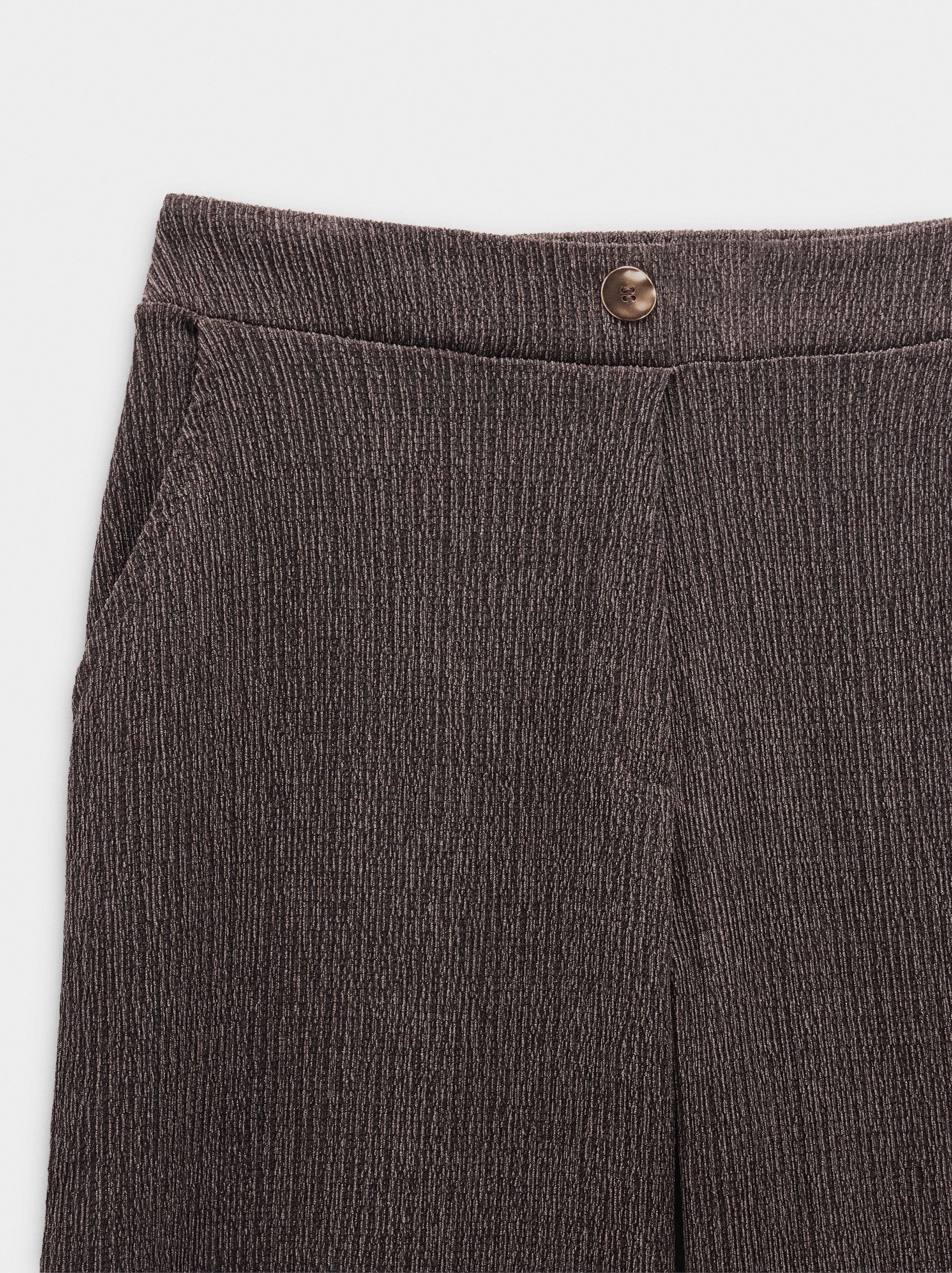Pantalón Con Bolsillos Y Textura
