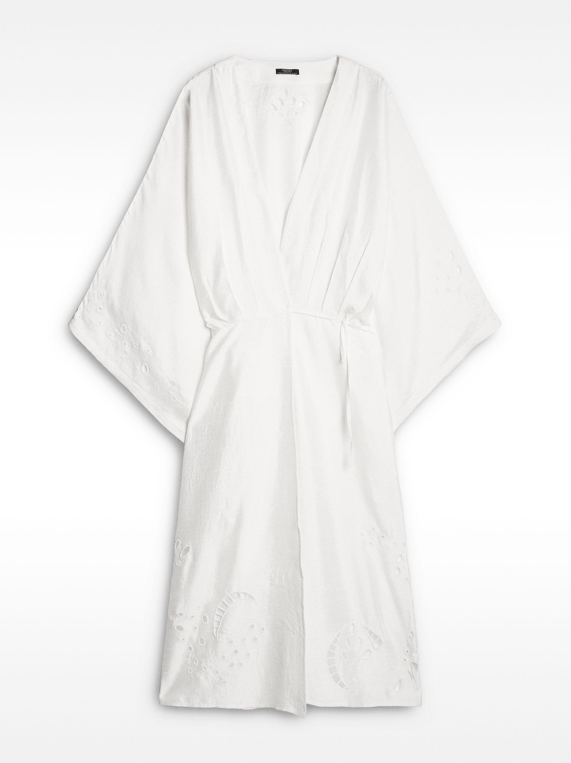 Kimono Largo Con Bordados Perforados