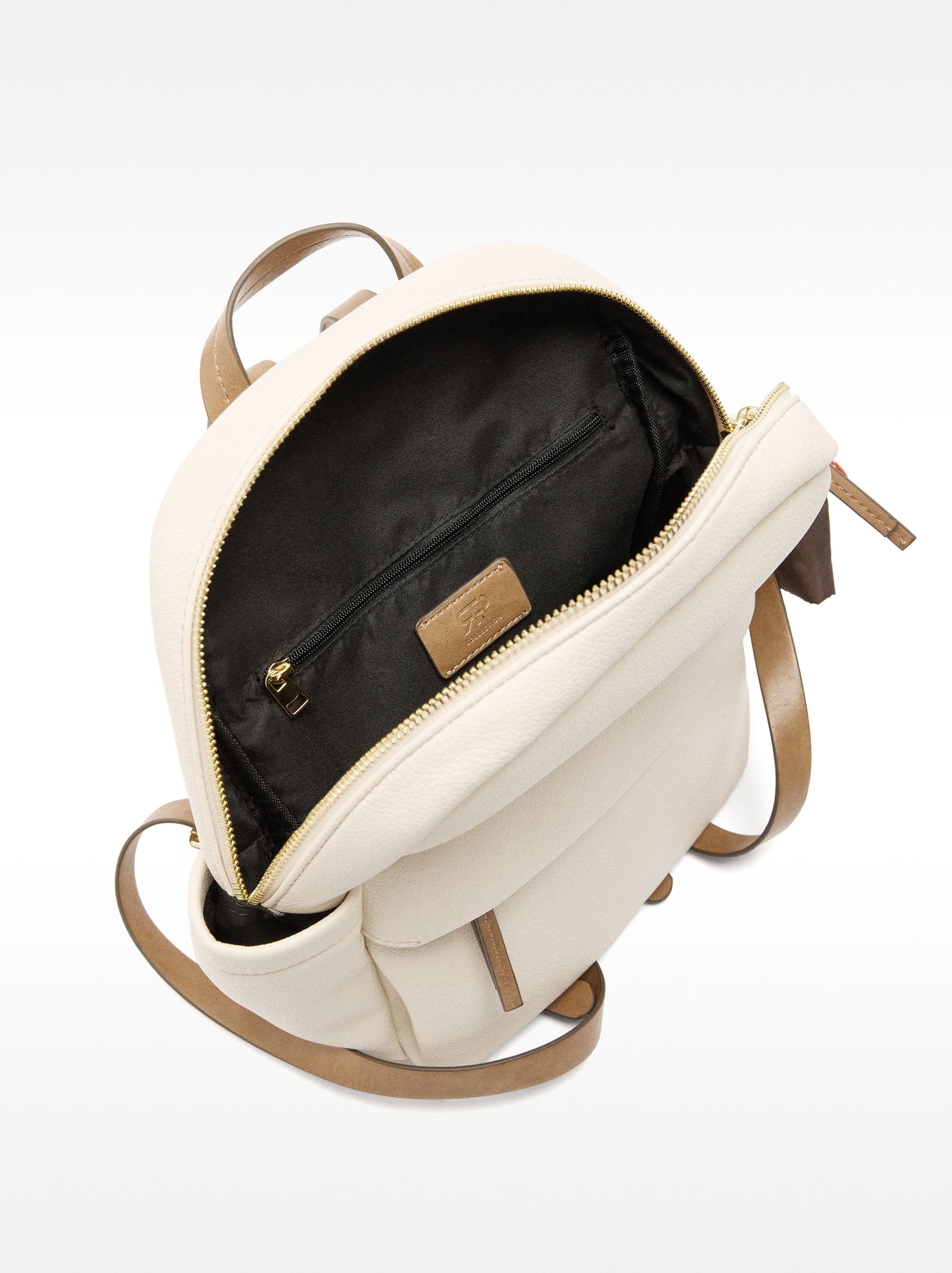 Mochila Básica Con Colgante