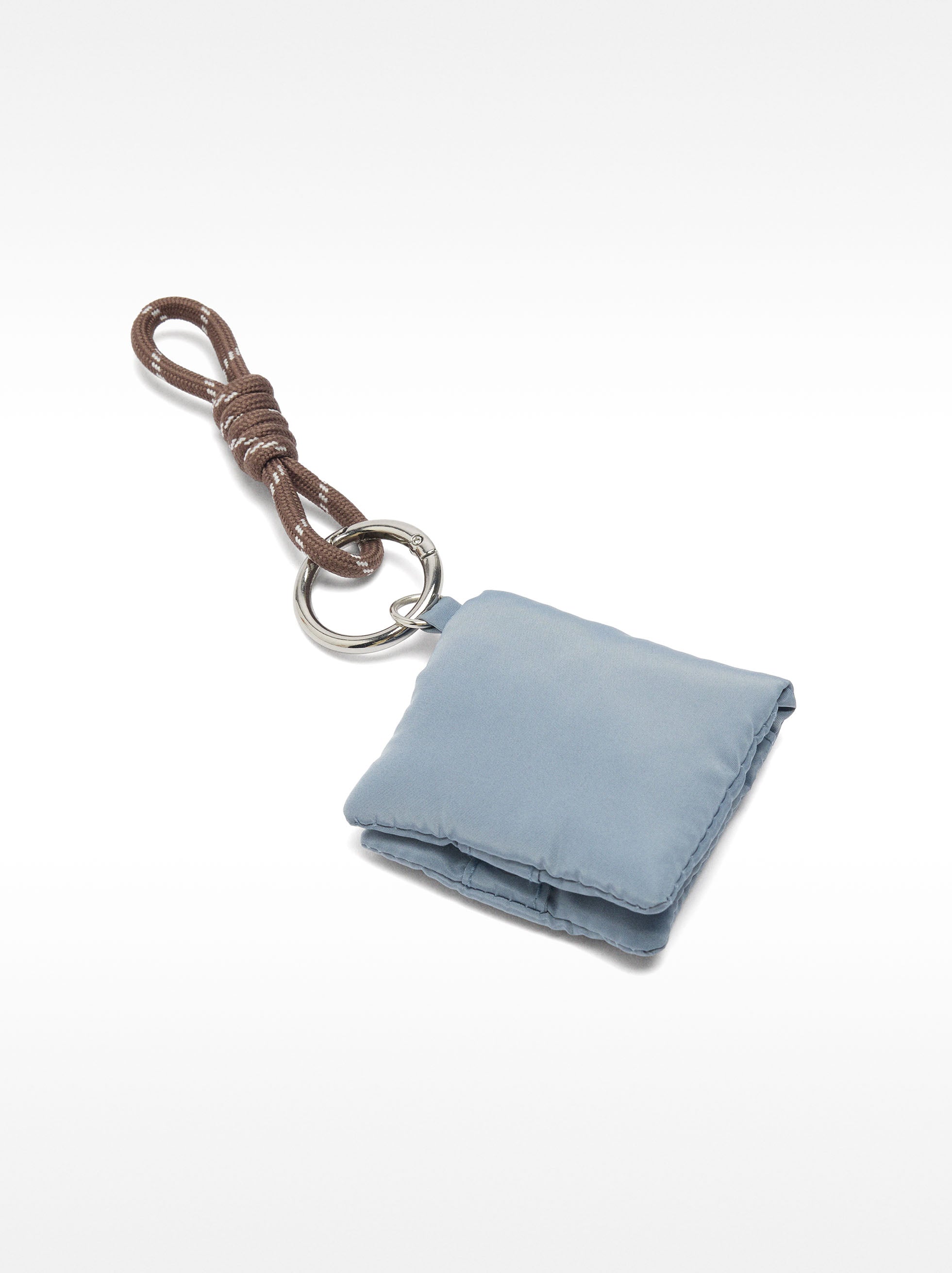 Mochila Básica Con Colgante