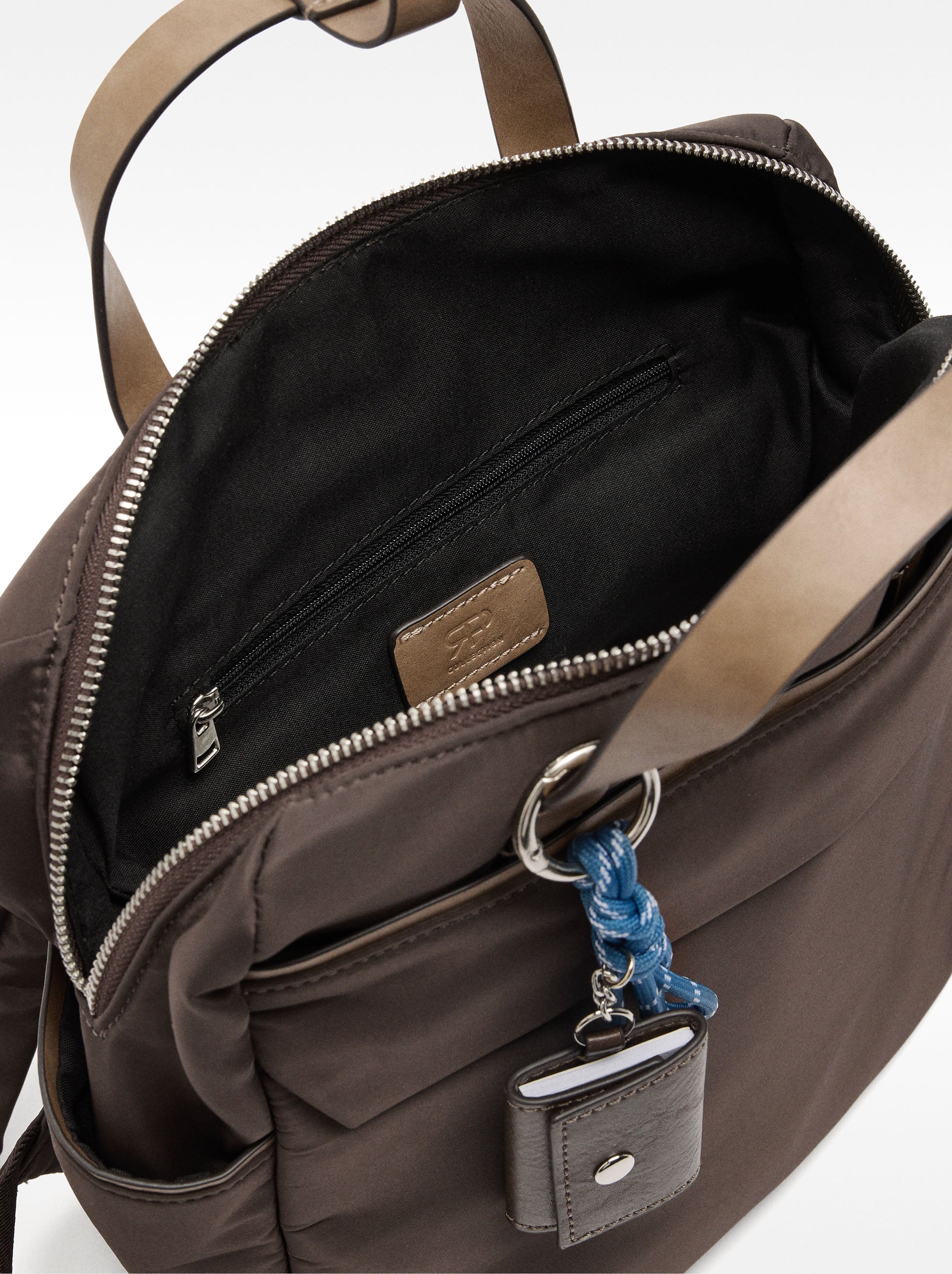 Mochila De Nylon Con Colgante