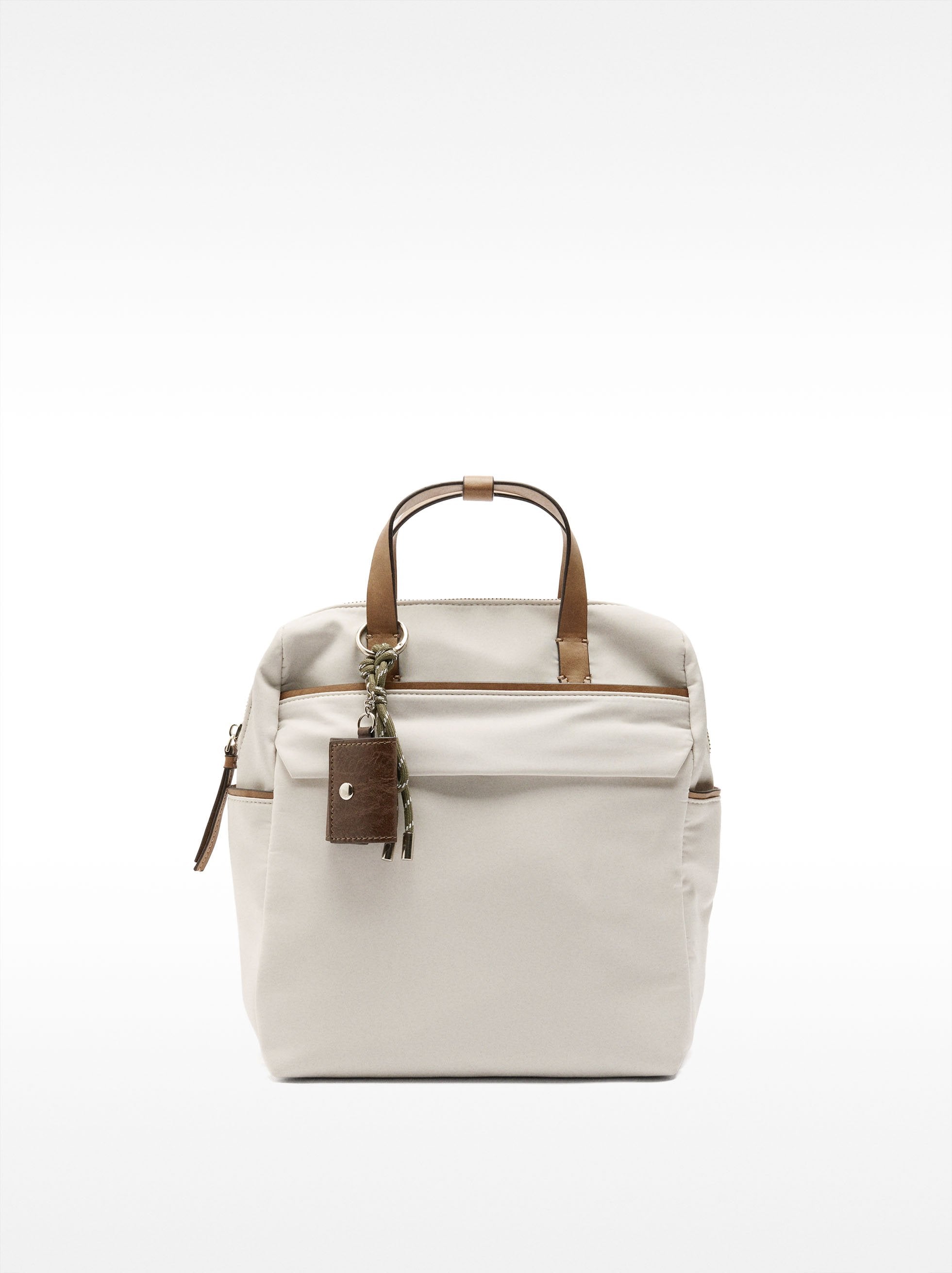 Mochila De Nylon Con Colgante