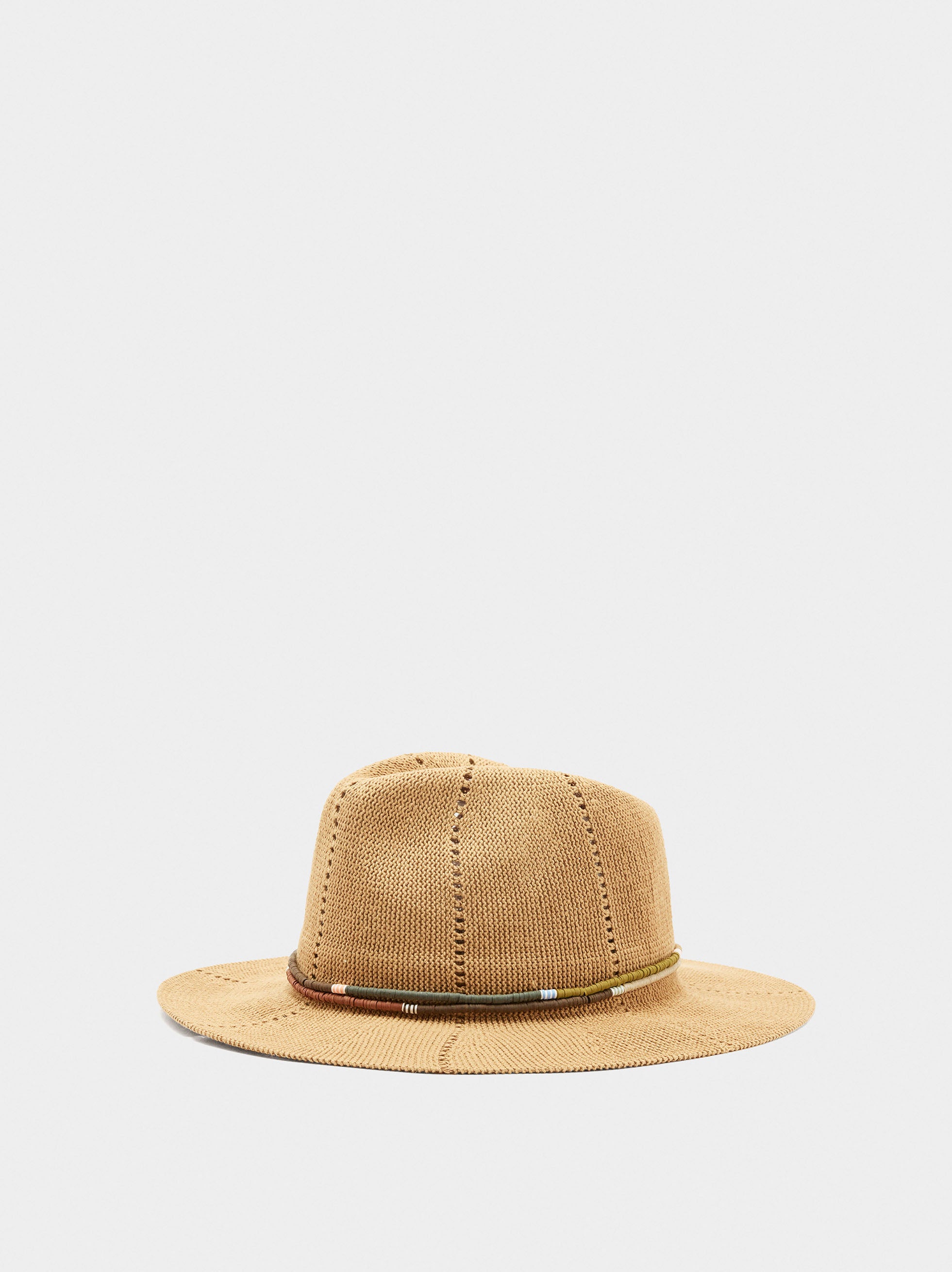 Sombrero De Punto Con Detalle De Cuentas