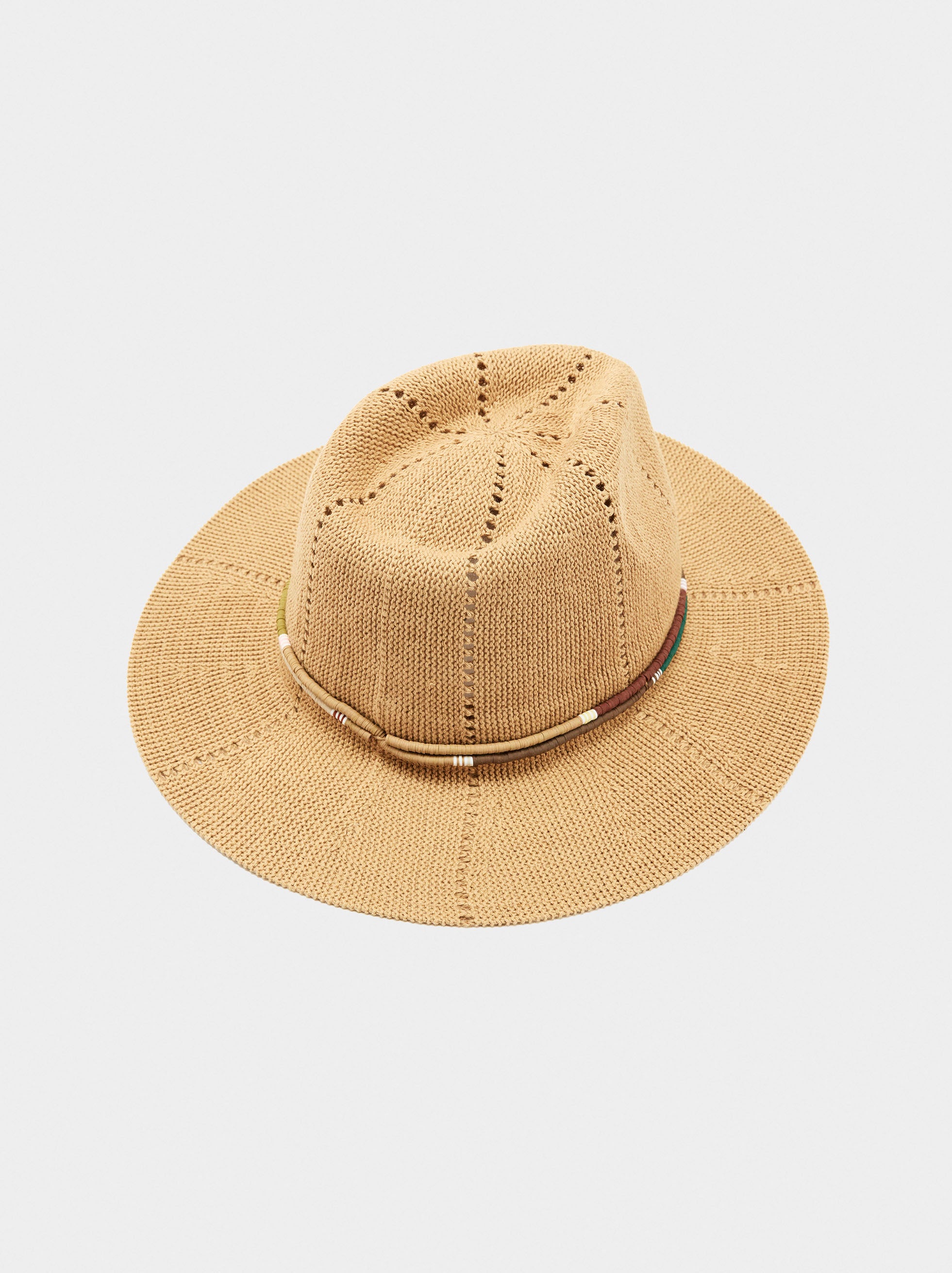 Sombrero De Punto Con Detalle De Cuentas