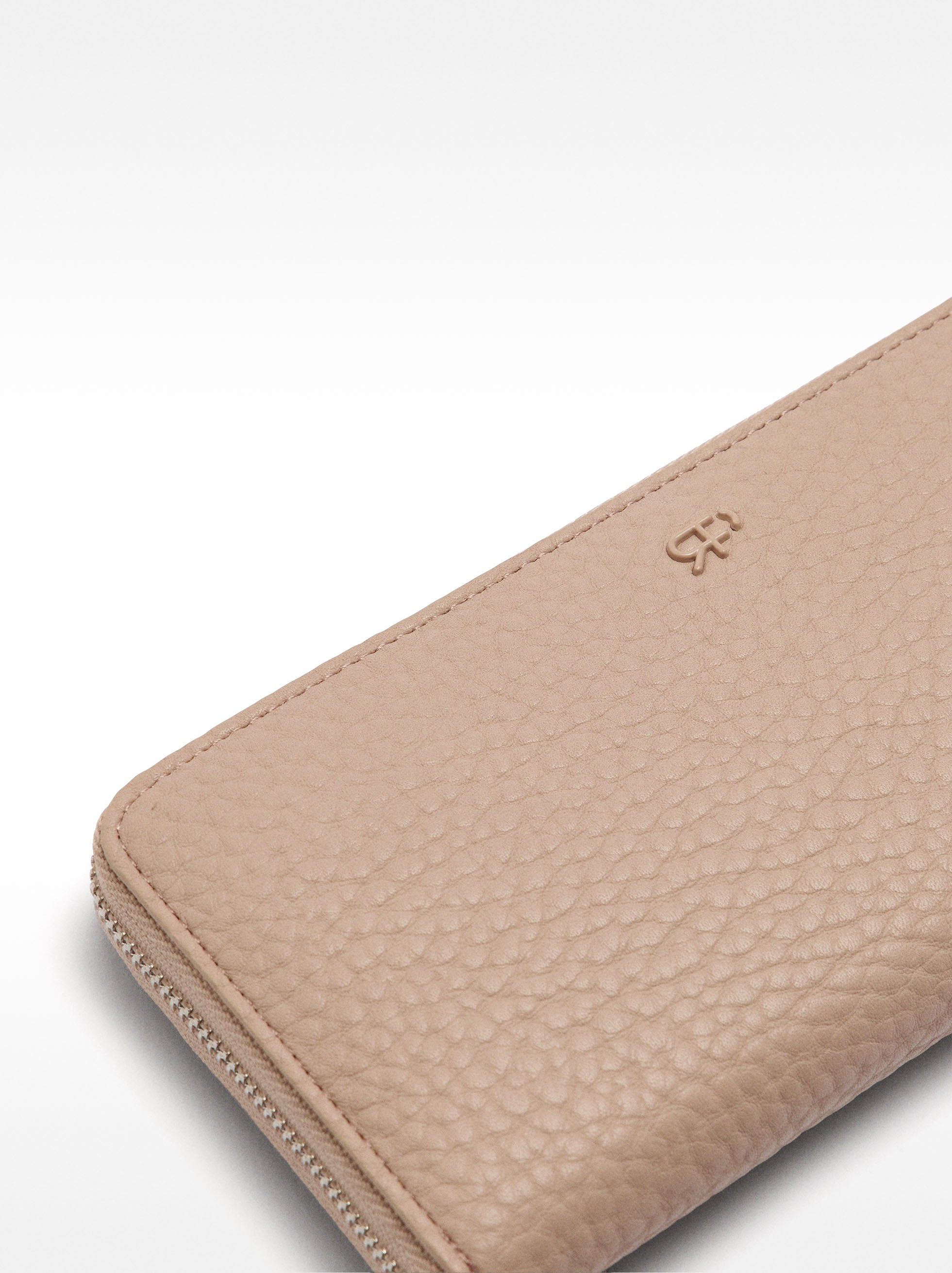 Cartera Con Textura Y Cierre De Cremallera