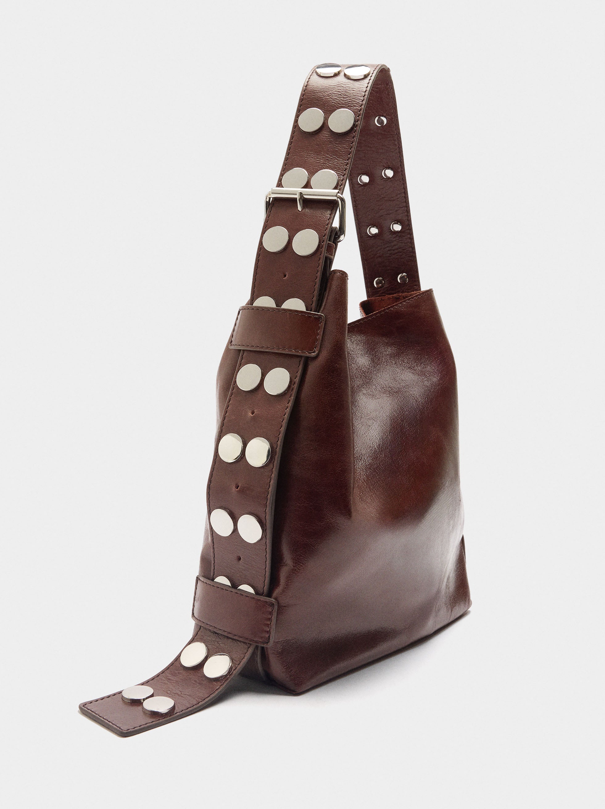 Bolso De Hombro De Piel Con Tachuelas