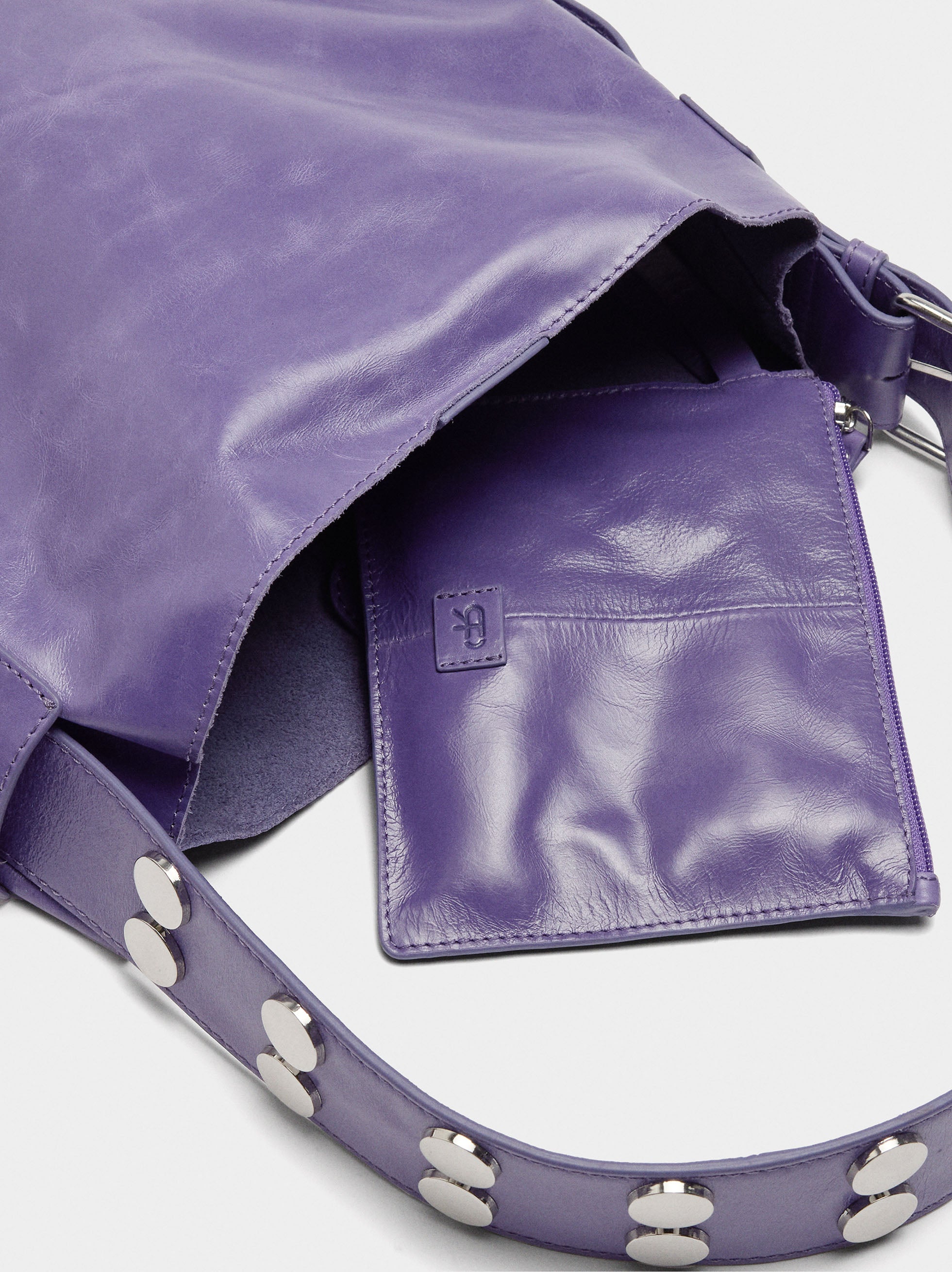 Bolso De Hombro De Piel Con Tachuelas