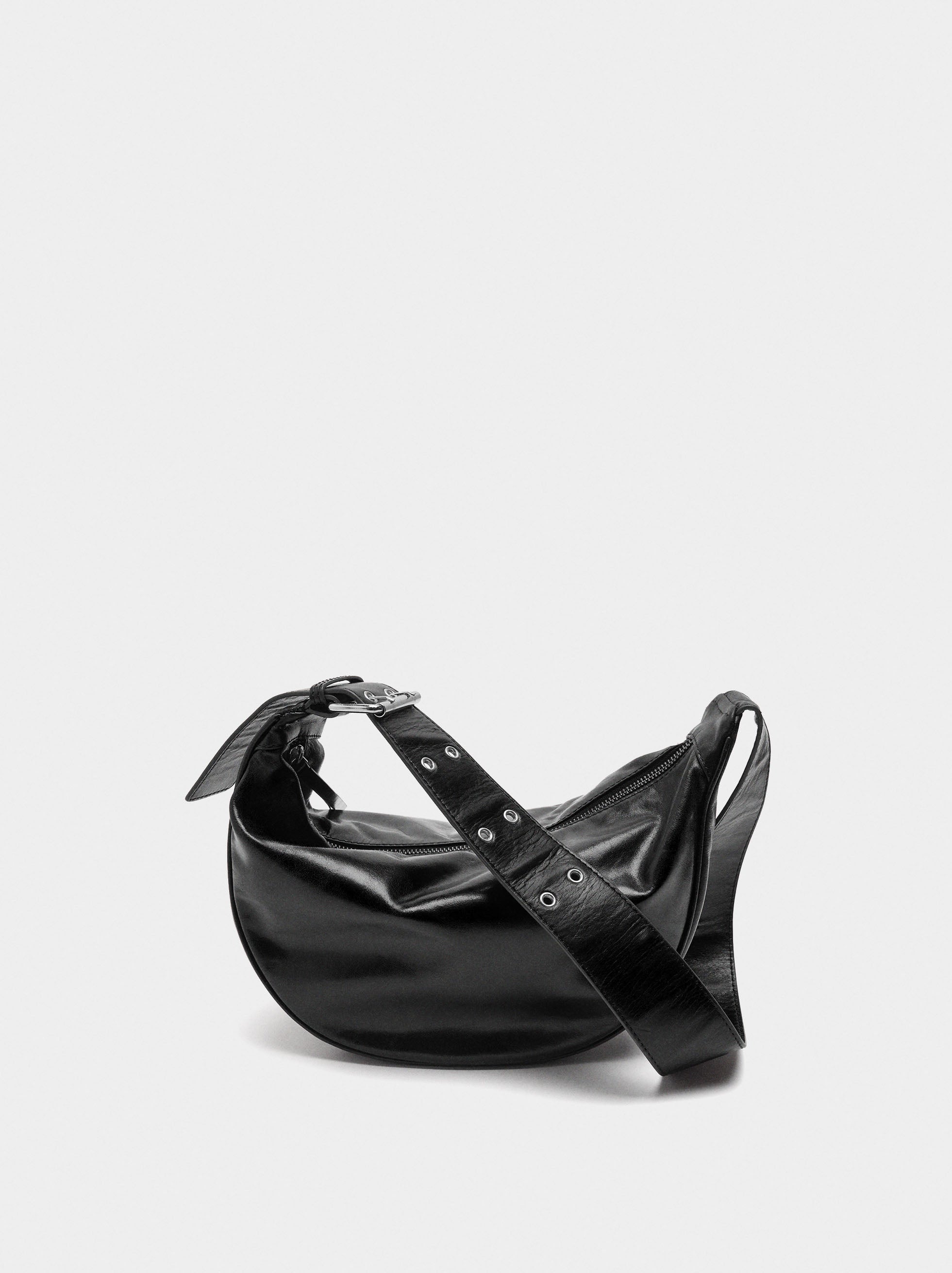 Bolso Hobo De Piel Con Tachuelas