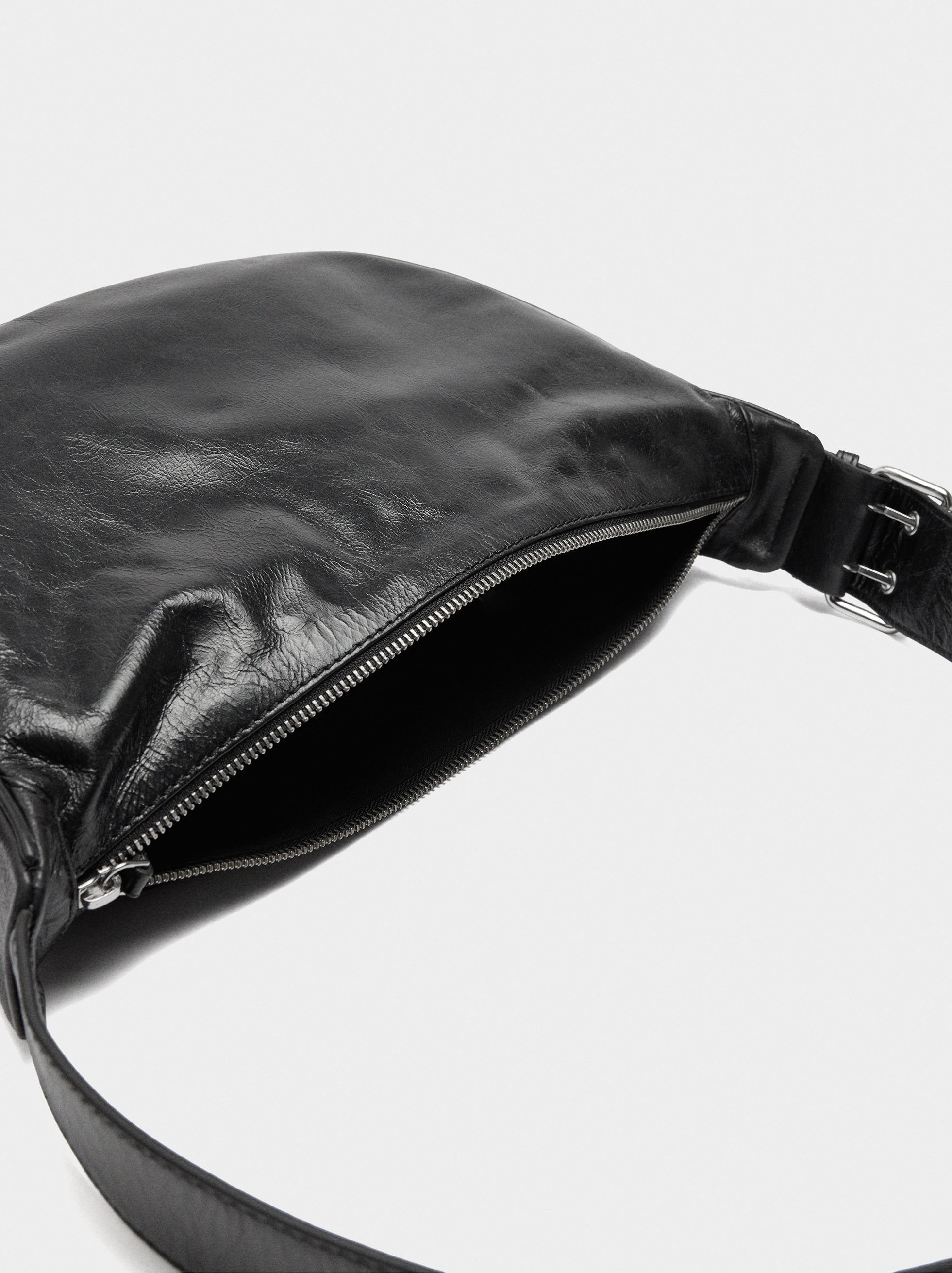 Bolso Hobo De Piel Con Tachuelas