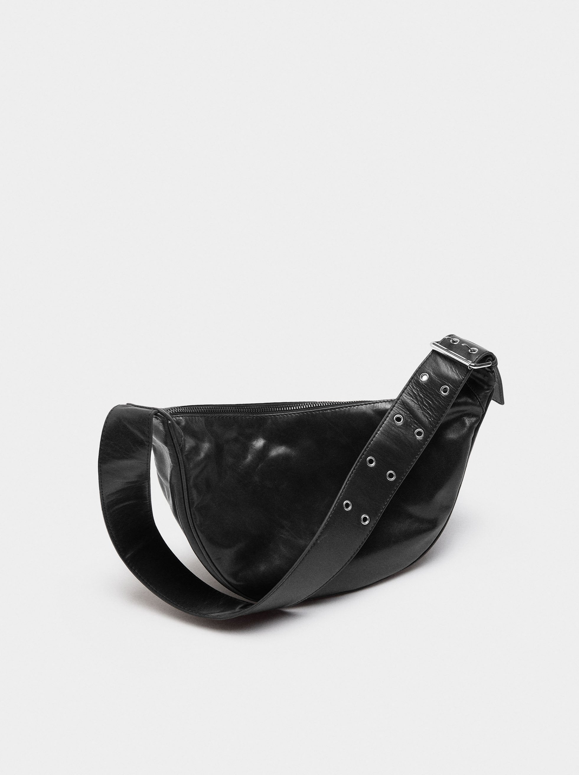 Bolso Hobo De Piel Con Tachuelas