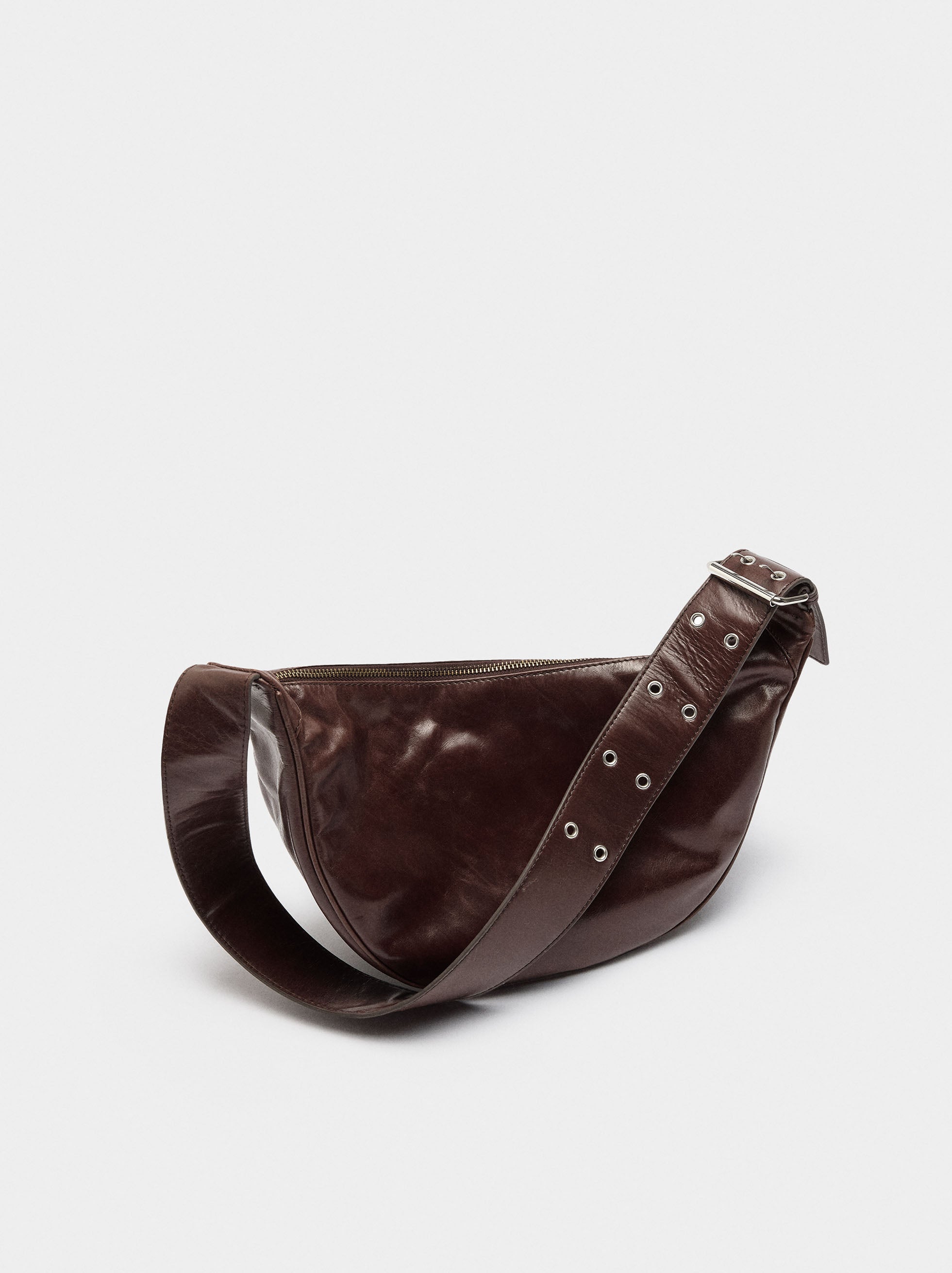 Bolso Hobo De Piel Con Tachuelas