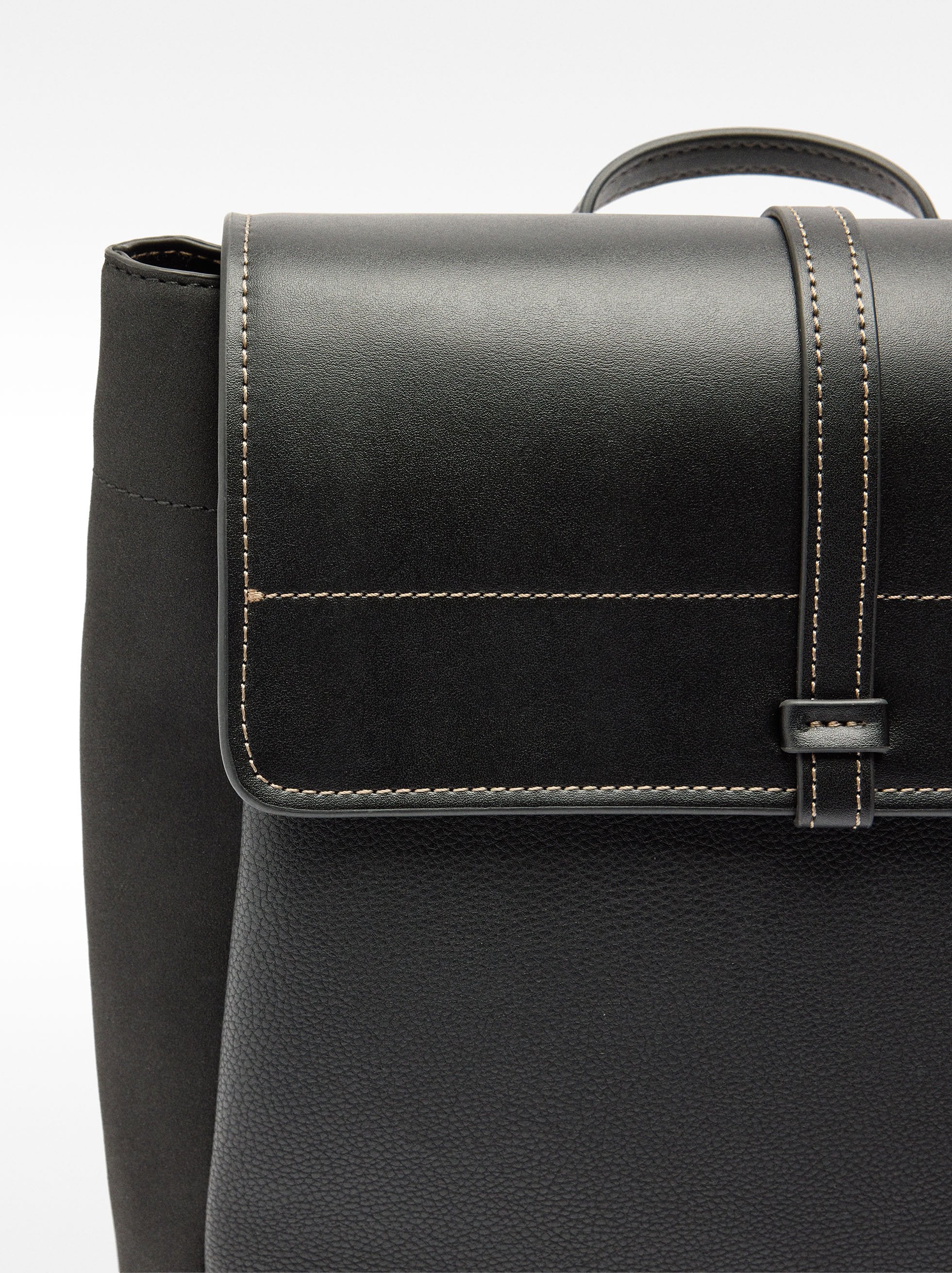 Mochila Efecto Piel Con Solapa