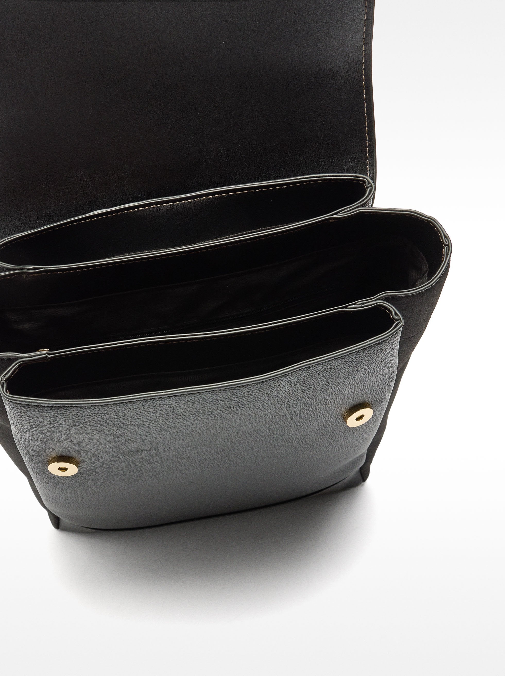 Mochila Efecto Piel Con Solapa