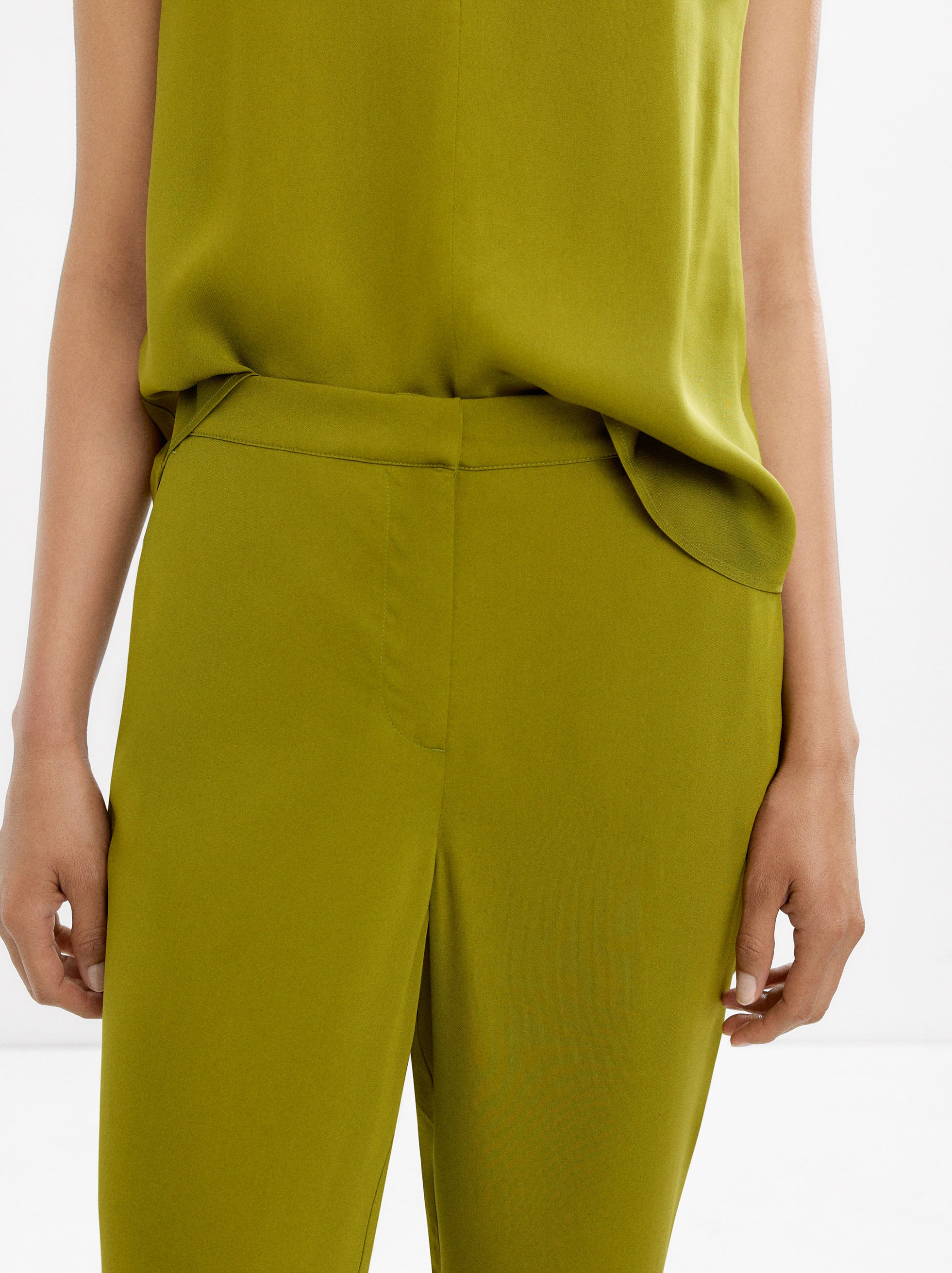 Pantalón Recto Con Bolsillos