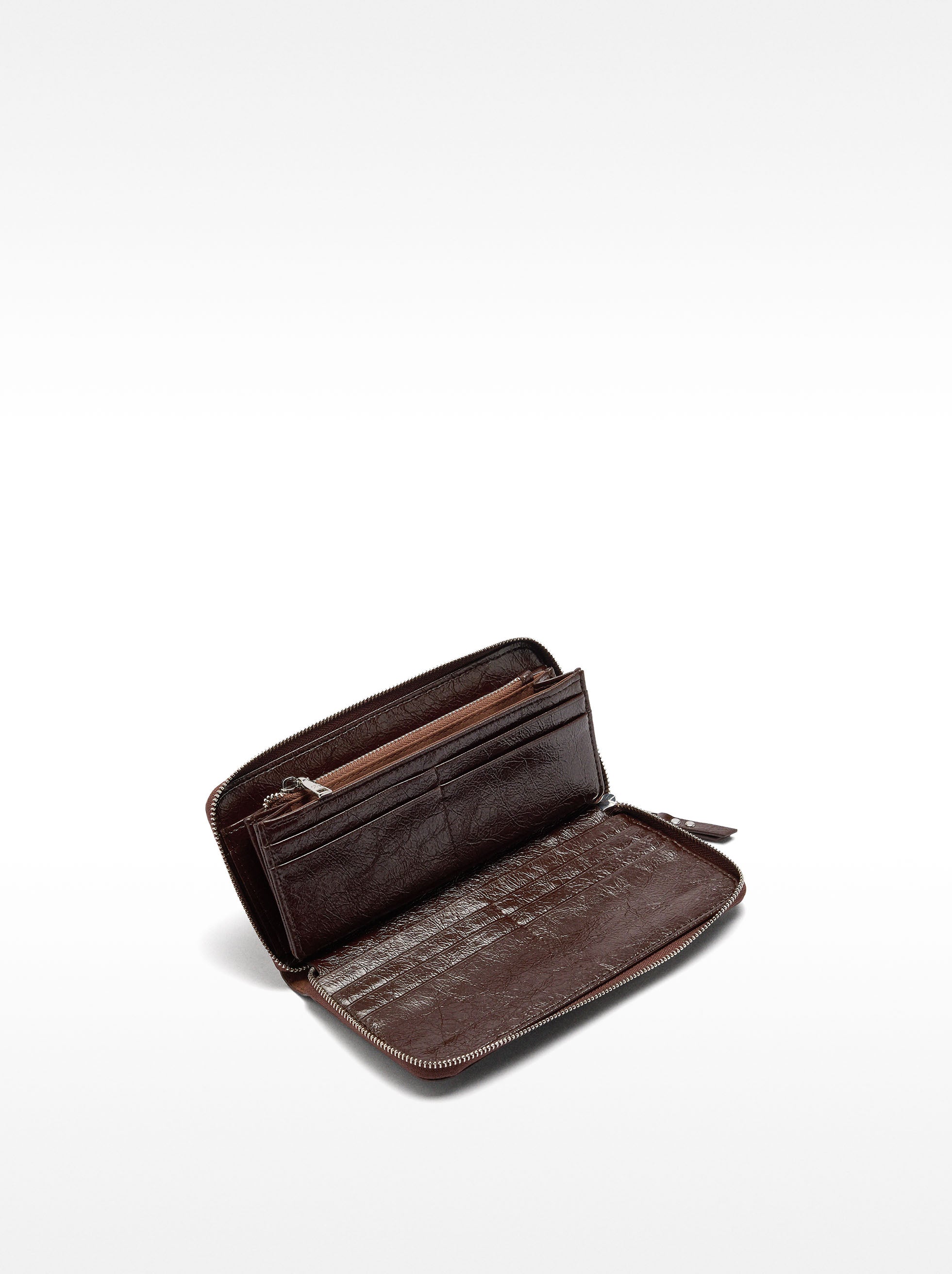 Cartera Efecto Craquelado Con Tachuelas
