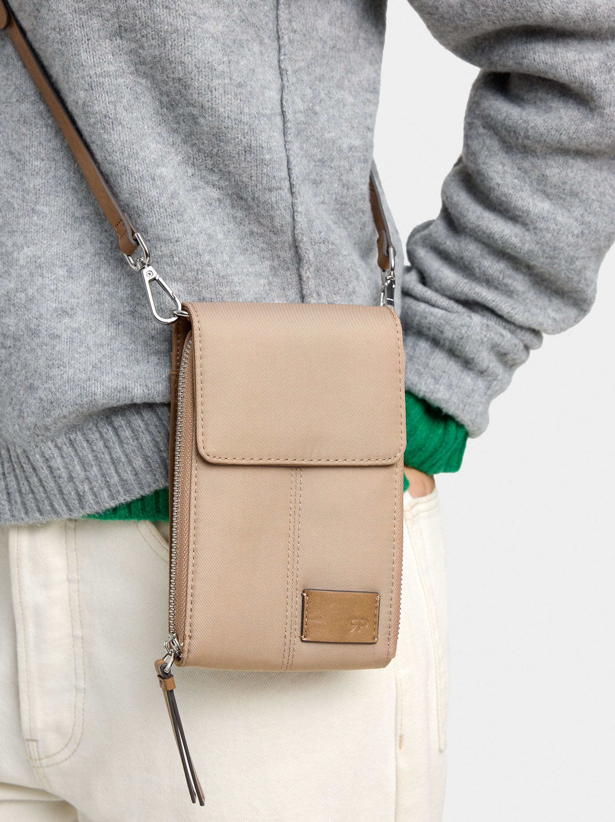 Bolso Para Móvil Efecto Nylon