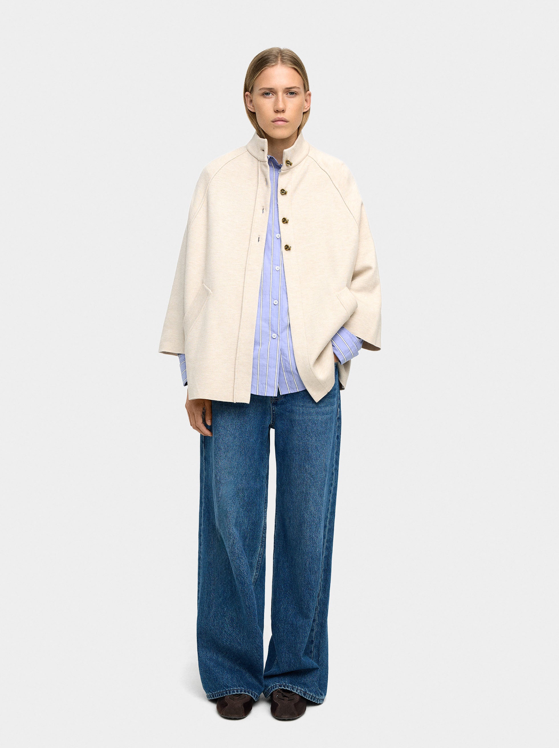 Poncho De Punto Con Cuello Alto