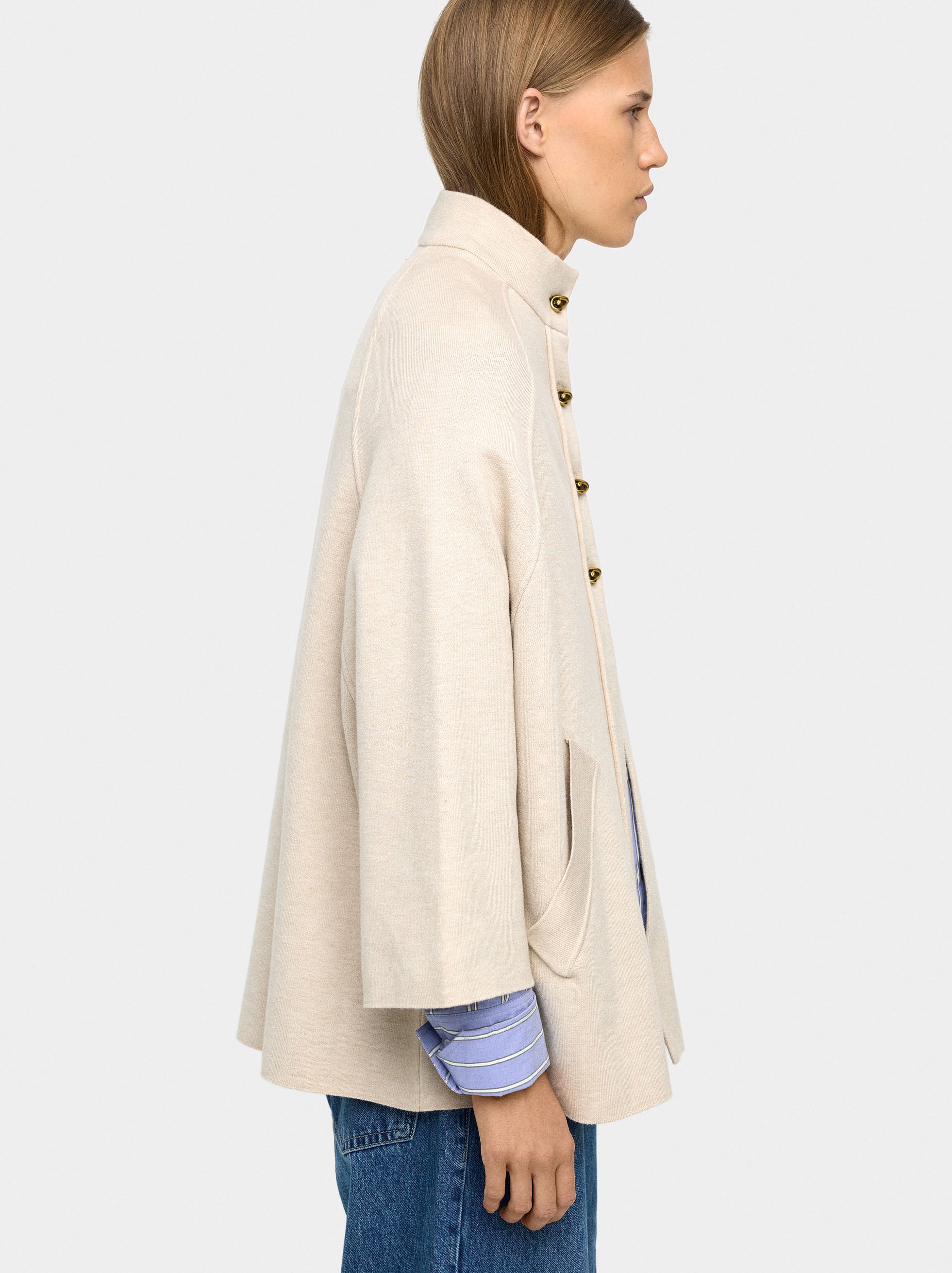Poncho De Punto Con Cuello Alto