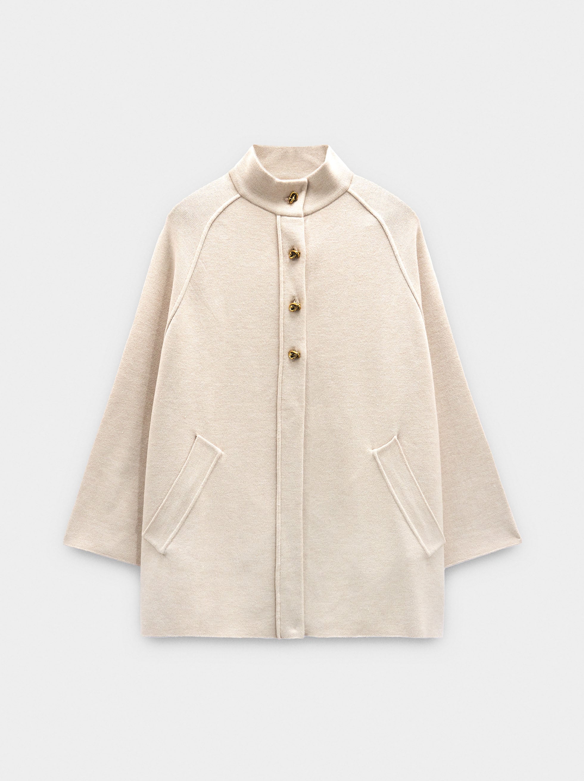 Poncho De Punto Con Cuello Alto