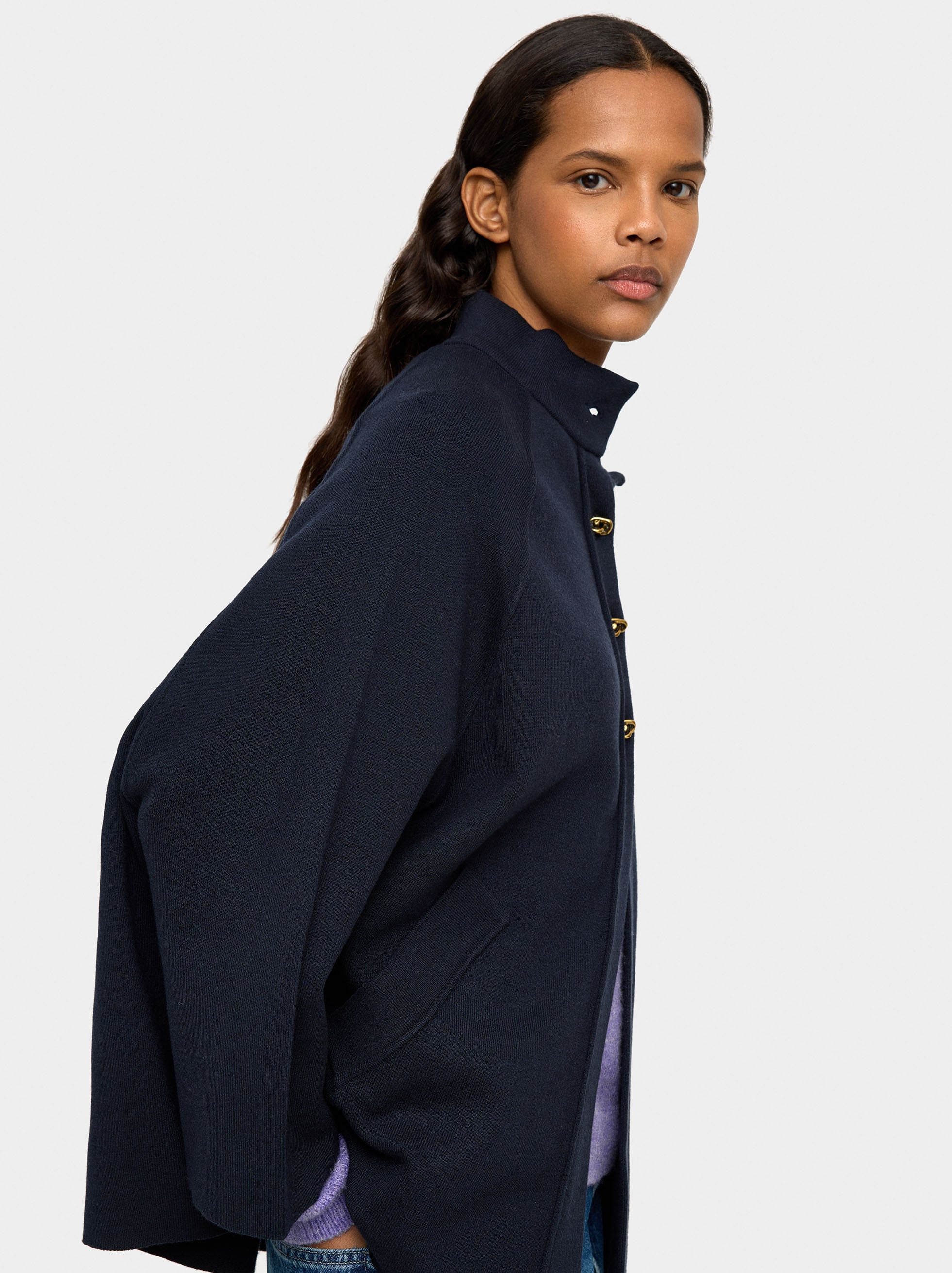 Poncho De Punto Con Cuello Alto