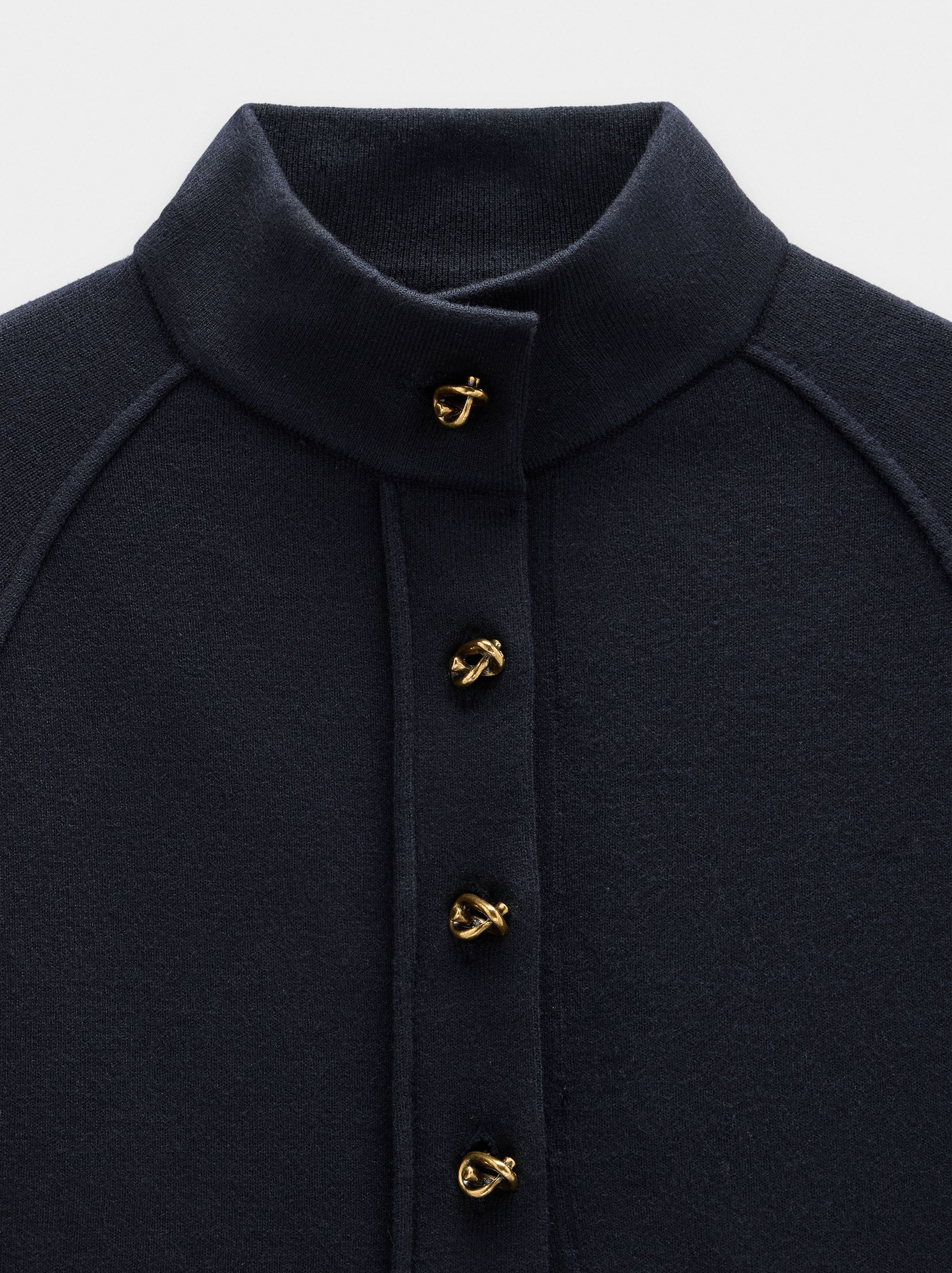 Poncho De Punto Con Cuello Alto