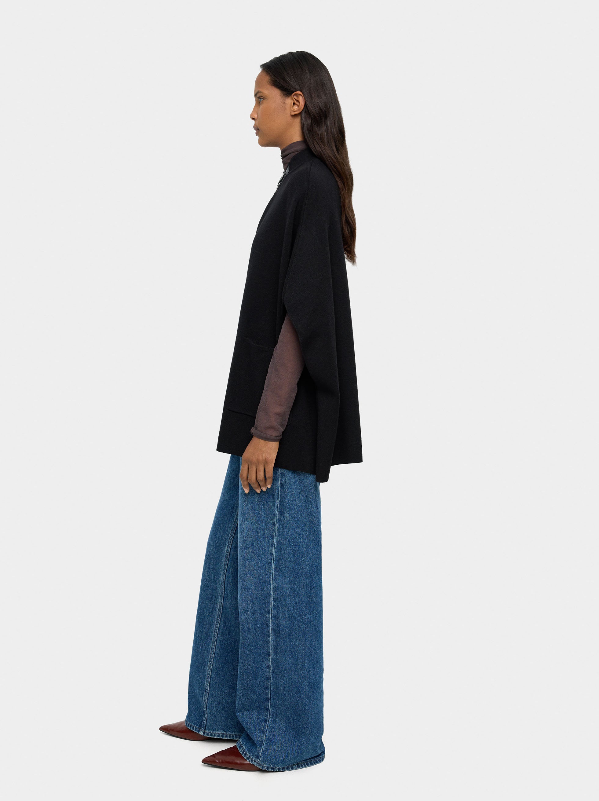 Poncho De Punto Con Cuello Alto