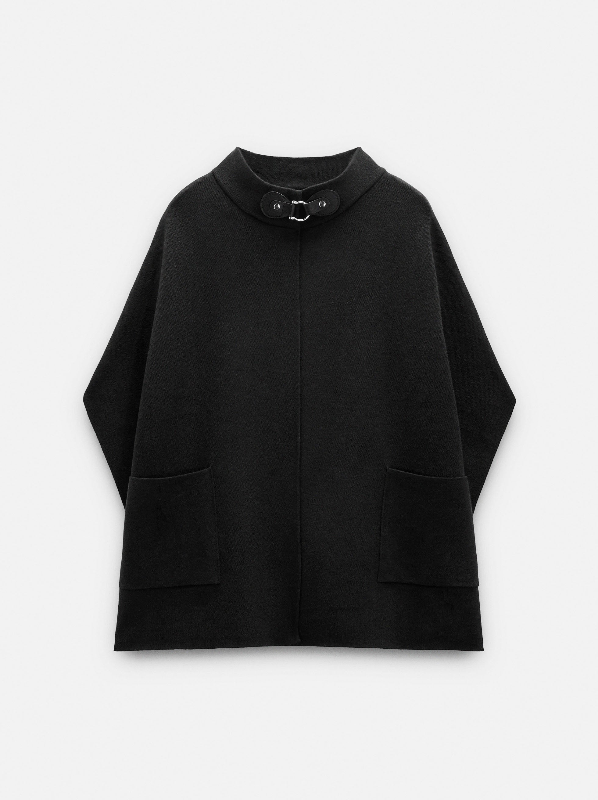 Poncho De Punto Con Cuello Alto