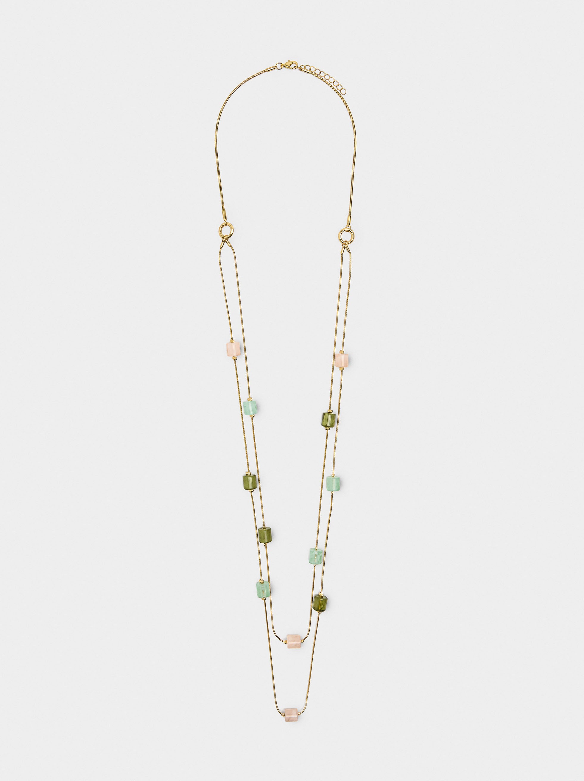 Collar Con Detalles De Resina