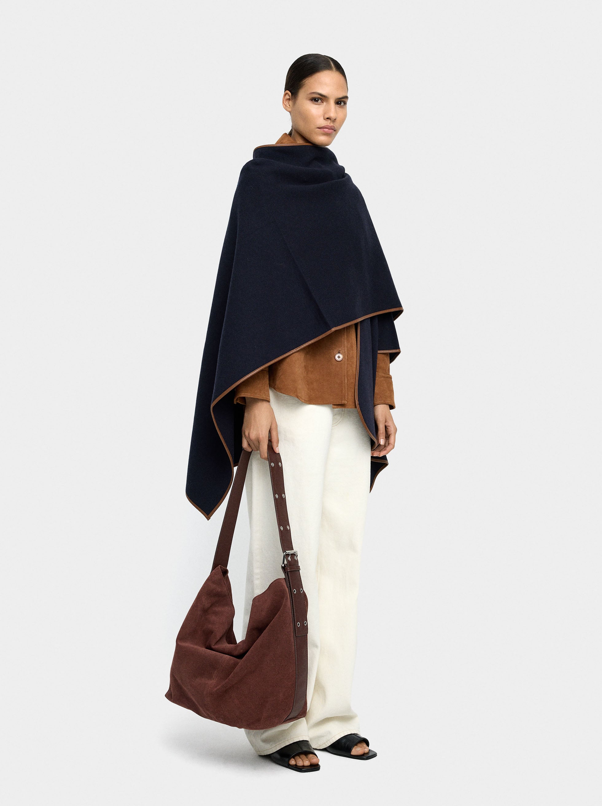 Poncho De Punto Con Detalle De Costura