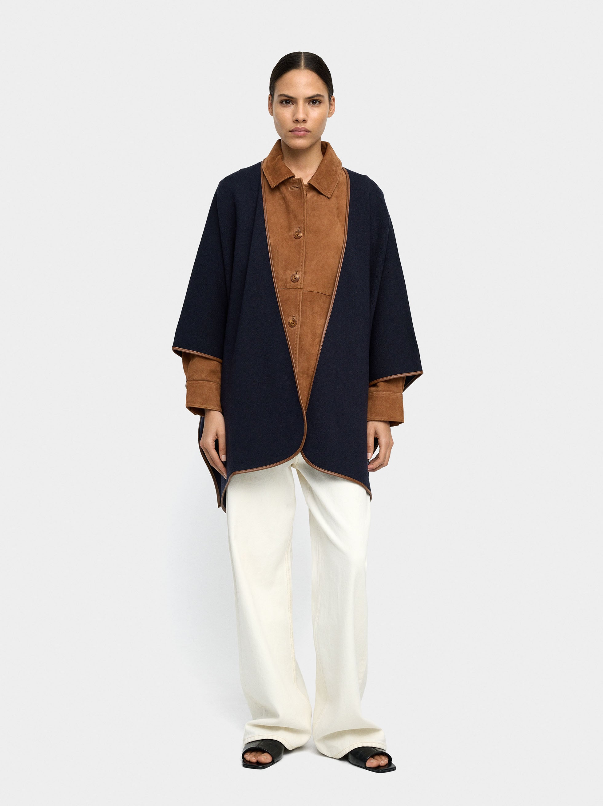 Poncho De Punto Con Detalle De Costura
