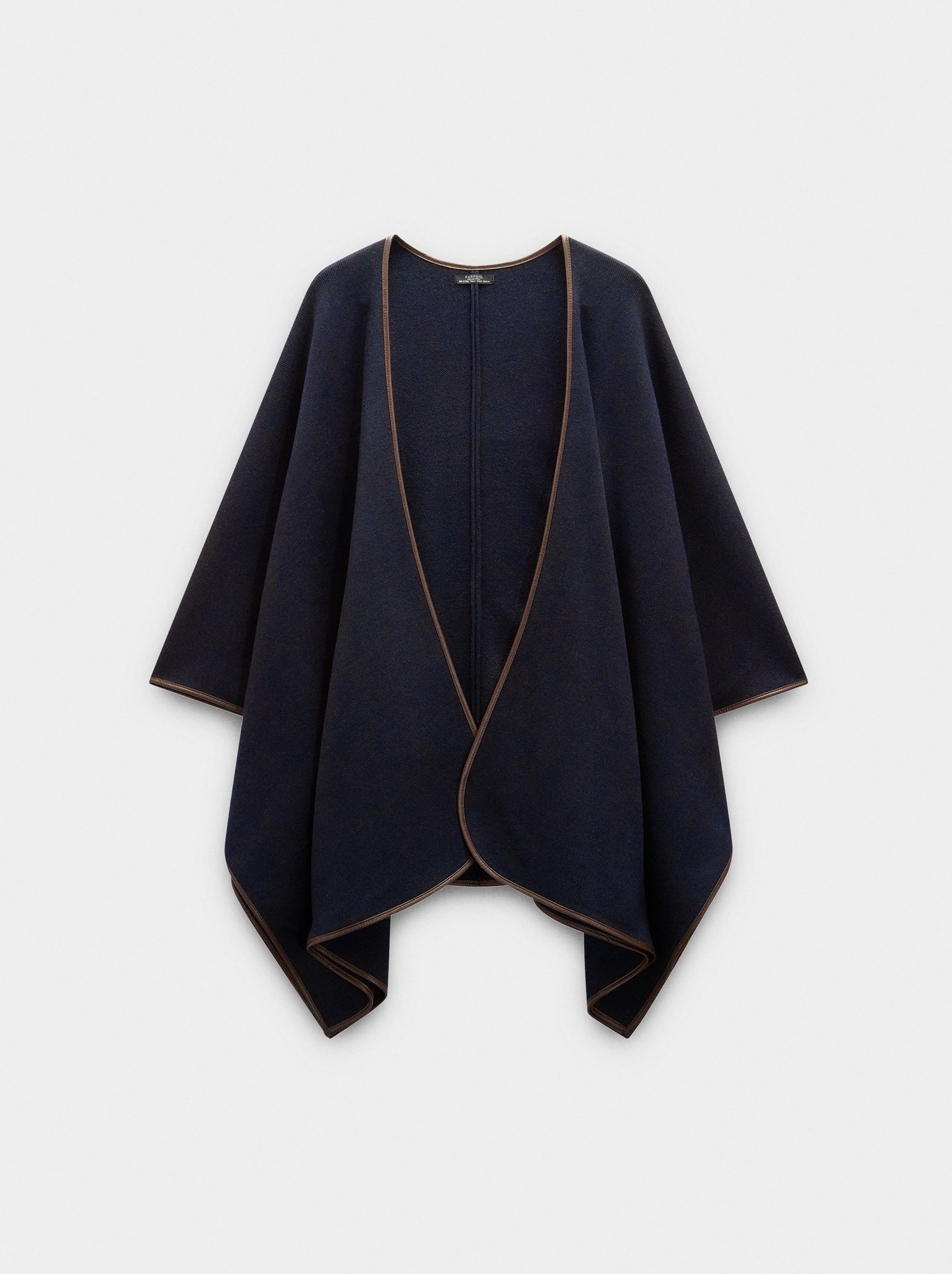Poncho De Punto Con Detalle De Costura