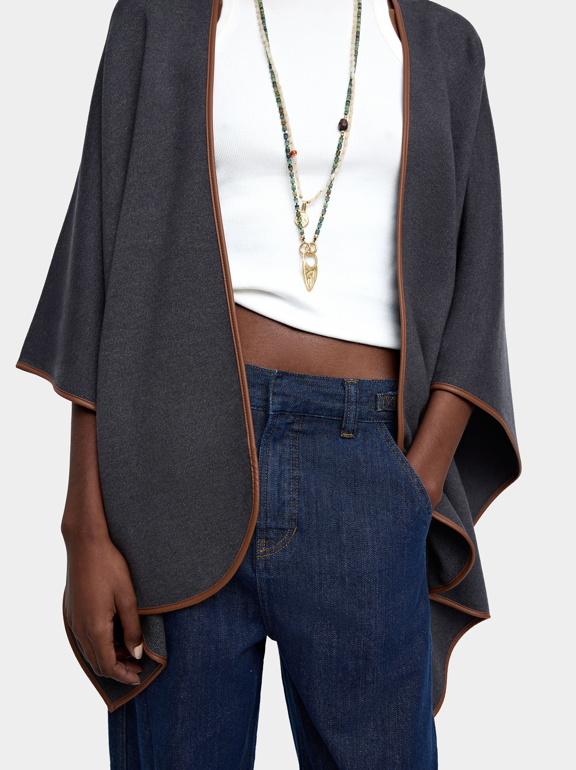 Poncho De Punto Con Detalle De Costura