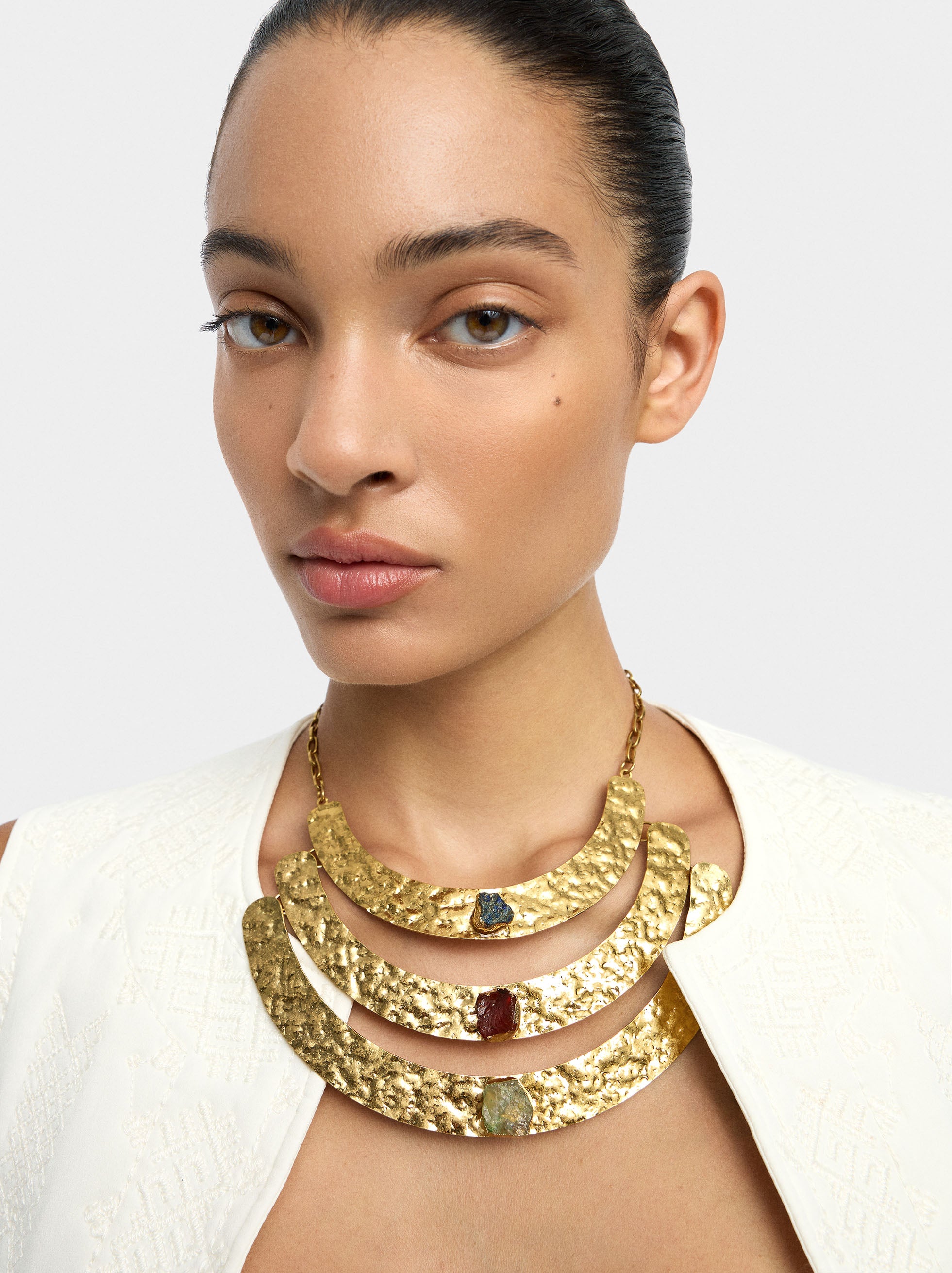 Collar Triple Con Arcos Y Piedras