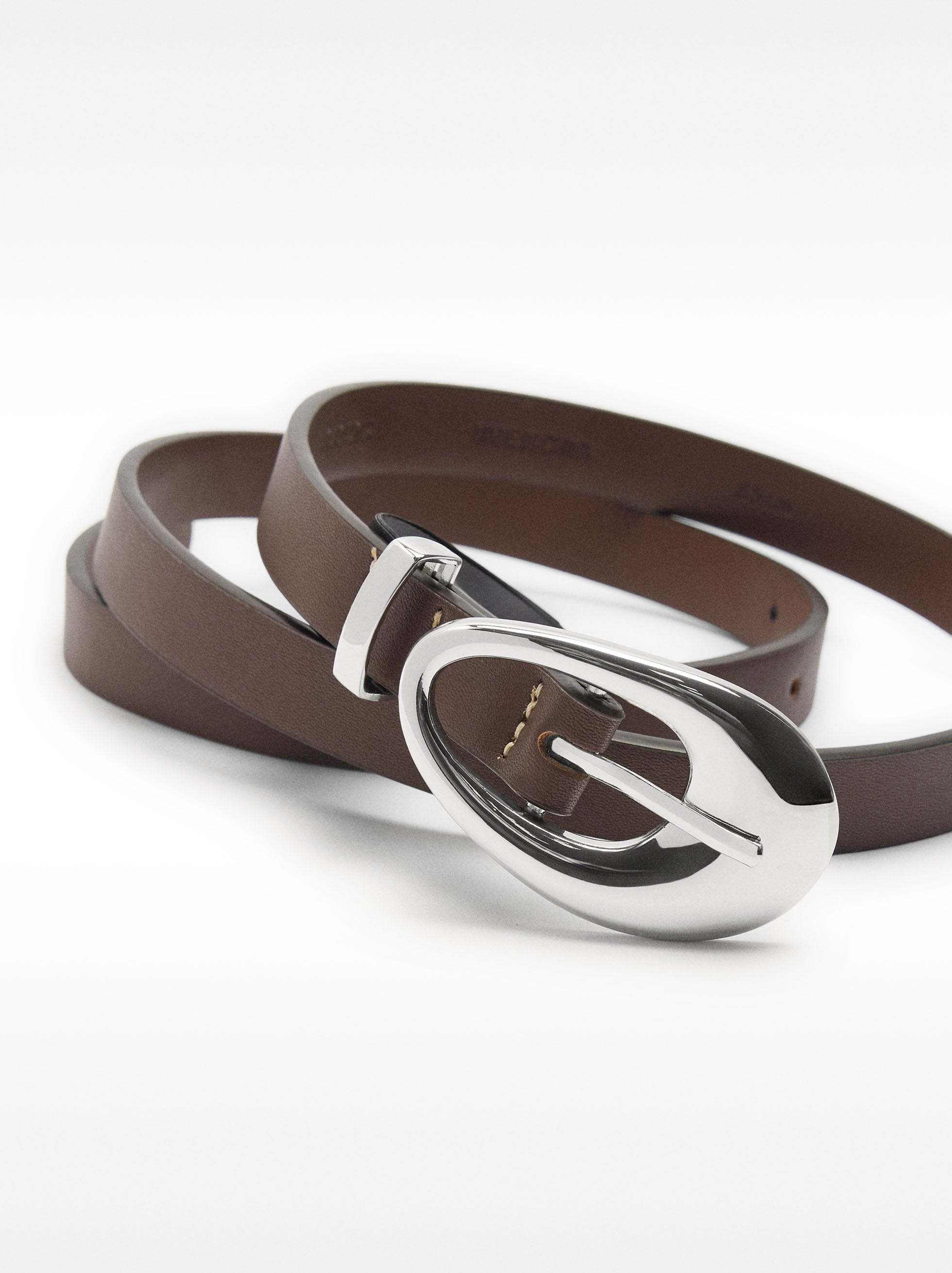 Cinturón Fino Con Hebilla Ovalada