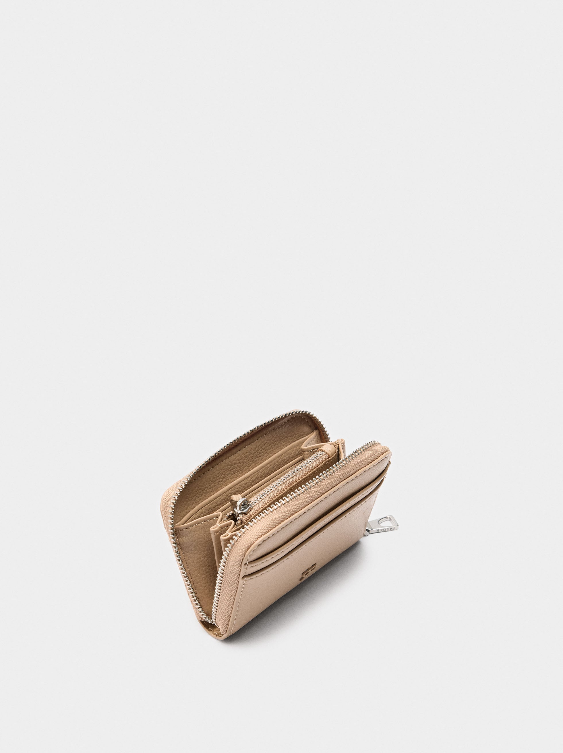Cartera Básica Con Textura