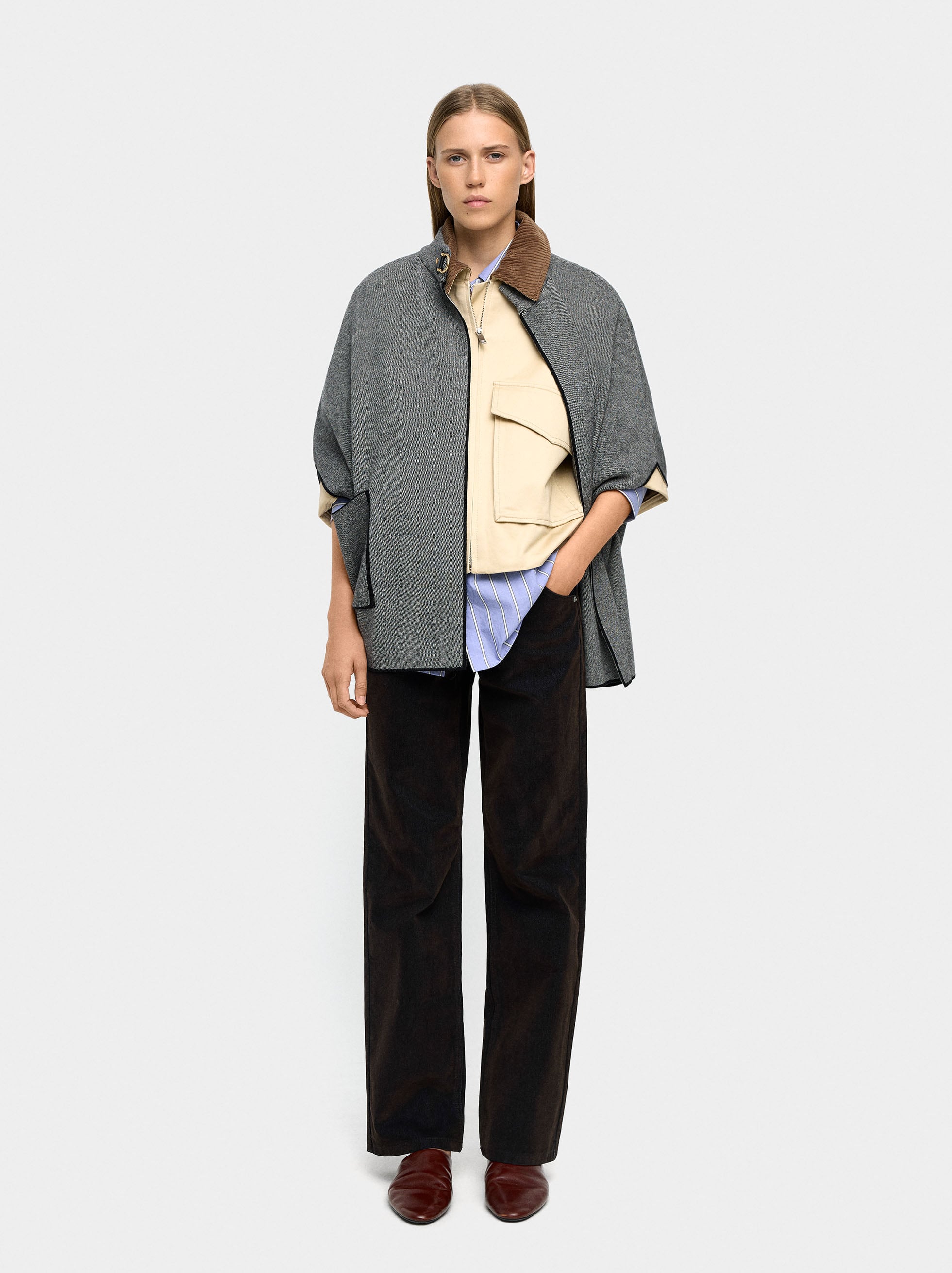 Poncho De Punto Con Detalle De Costura