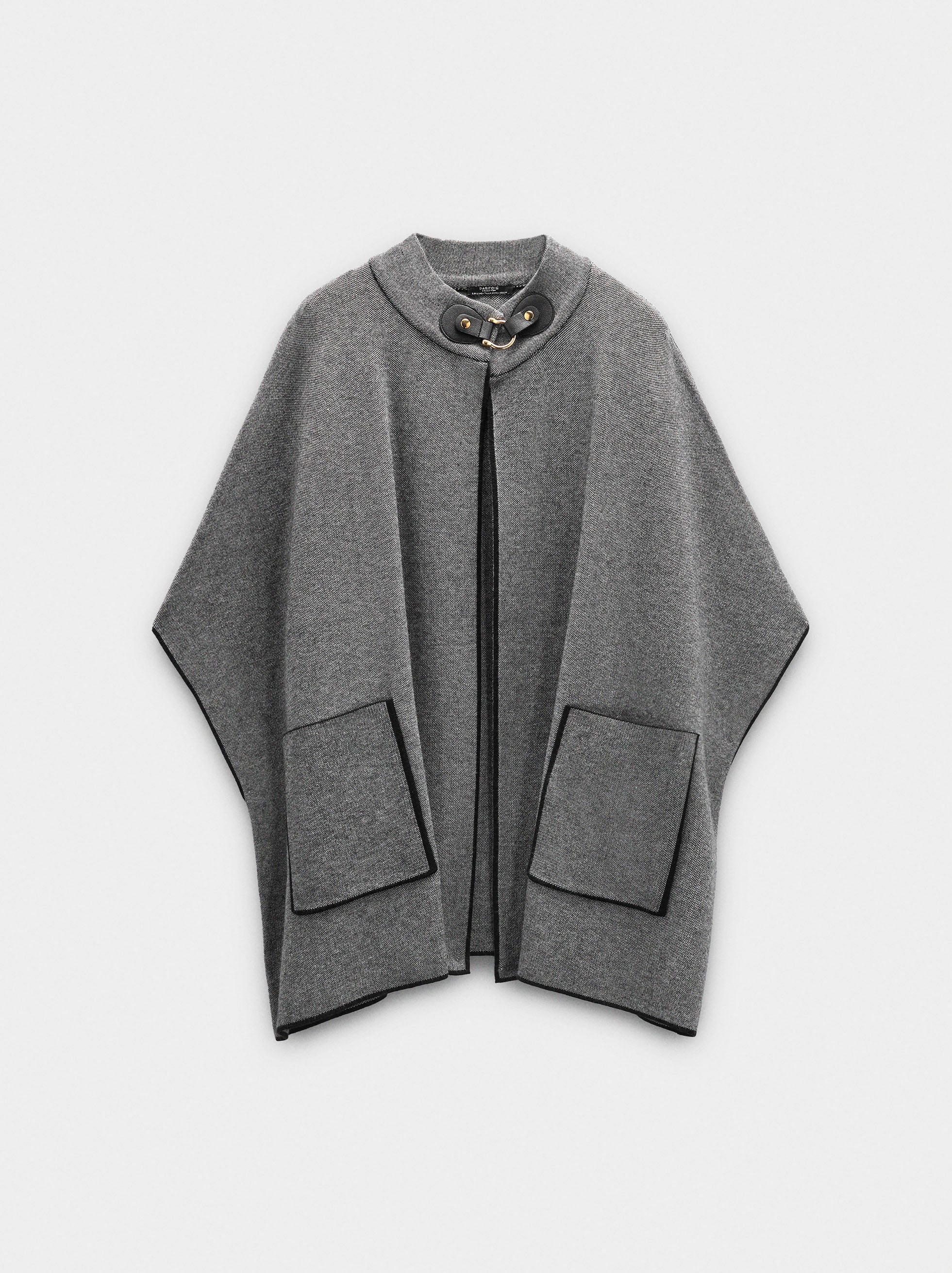Poncho De Punto Con Detalle De Costura