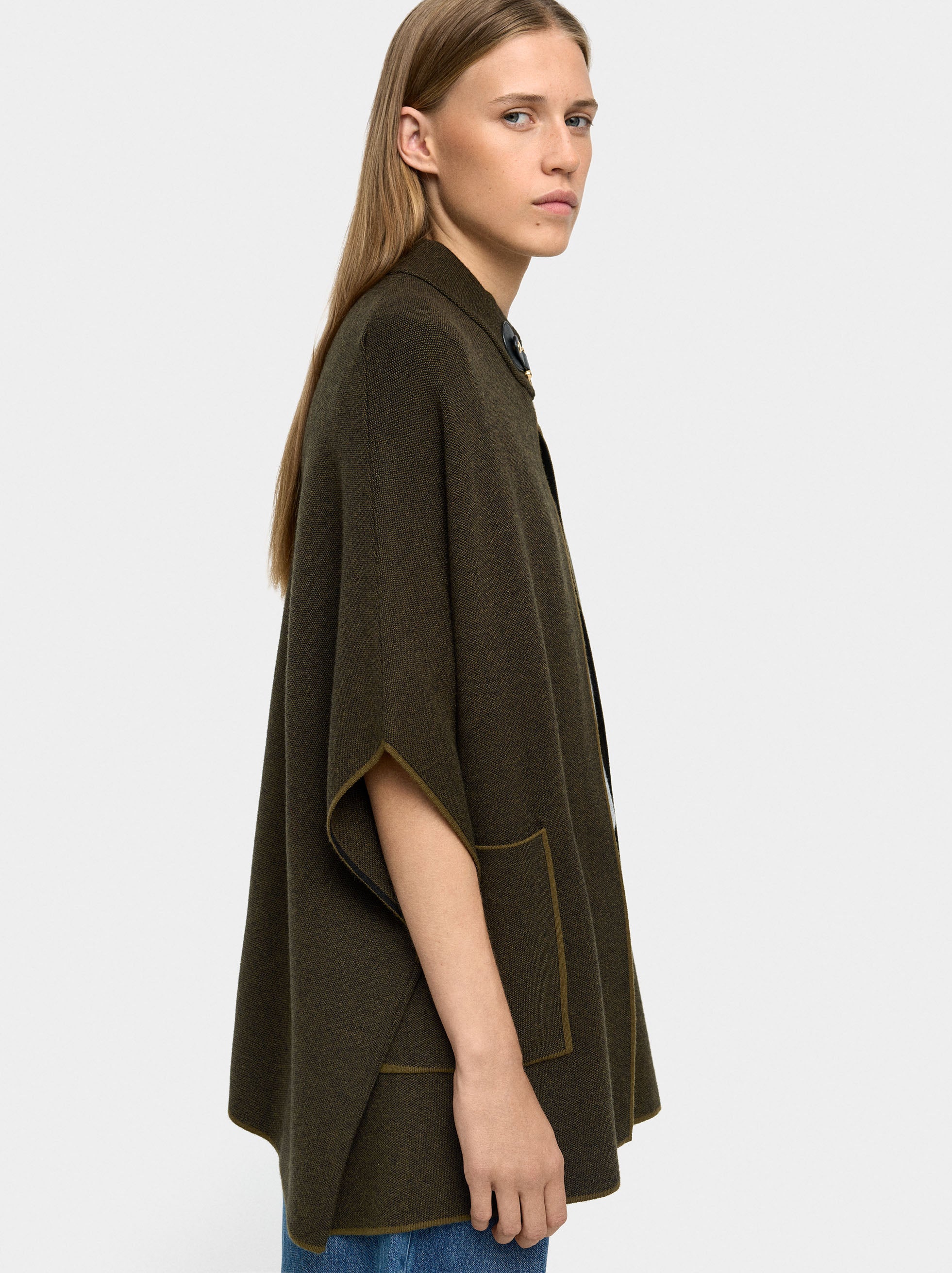 Poncho De Punto Con Detalle De Costura