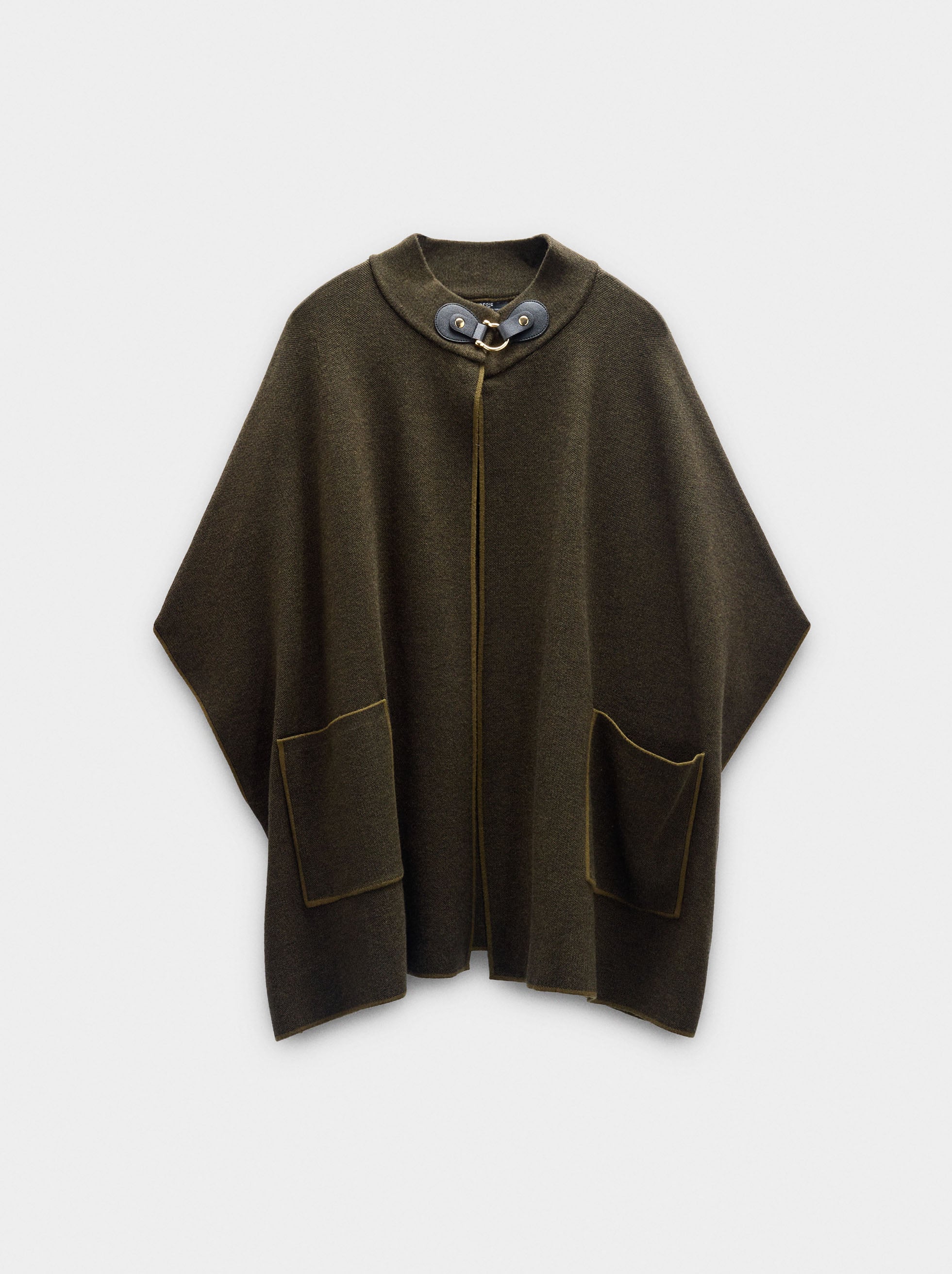 Poncho De Punto Con Detalle De Costura