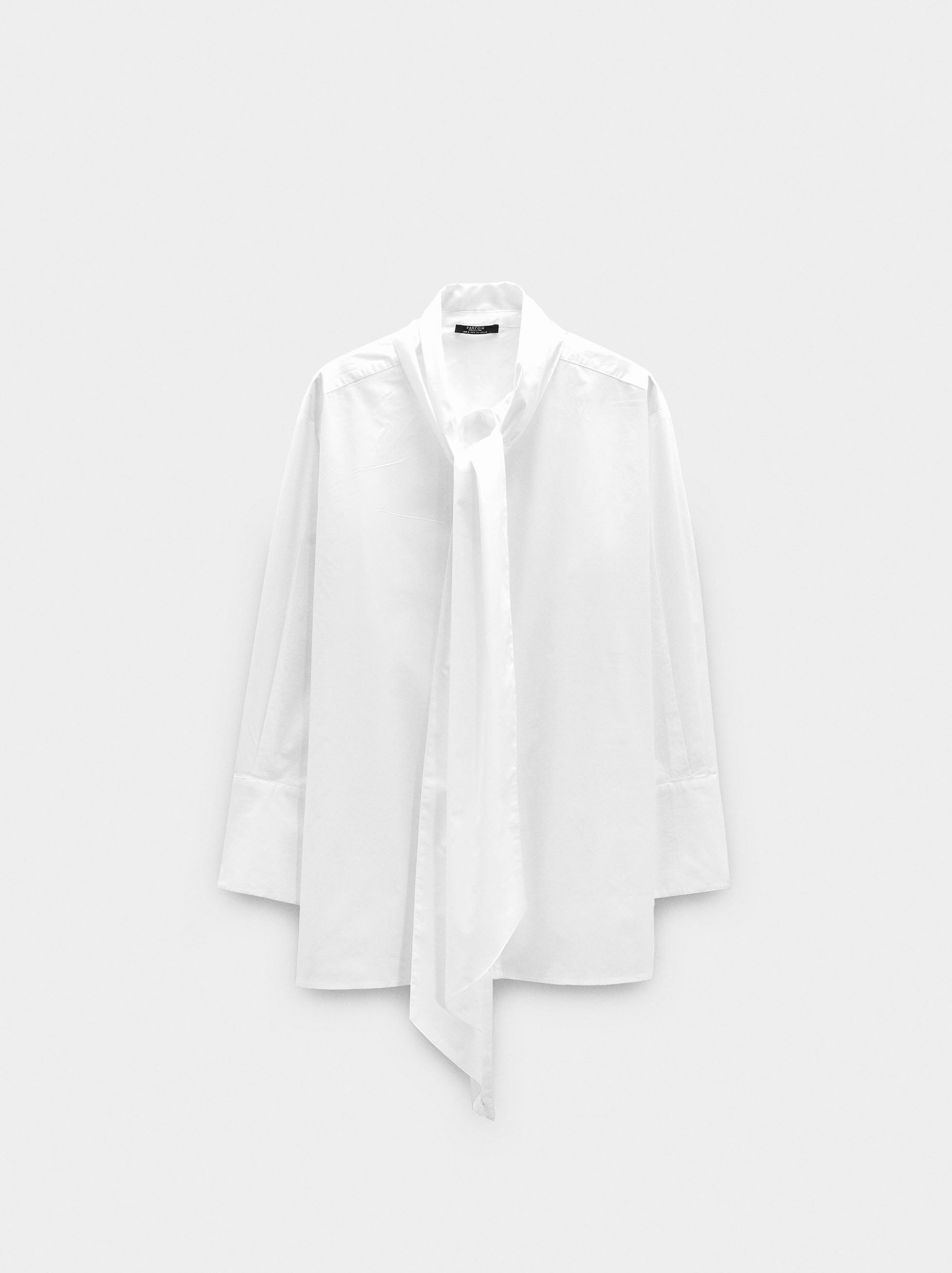 Camisa Con Pañuelo De 100% Algodón