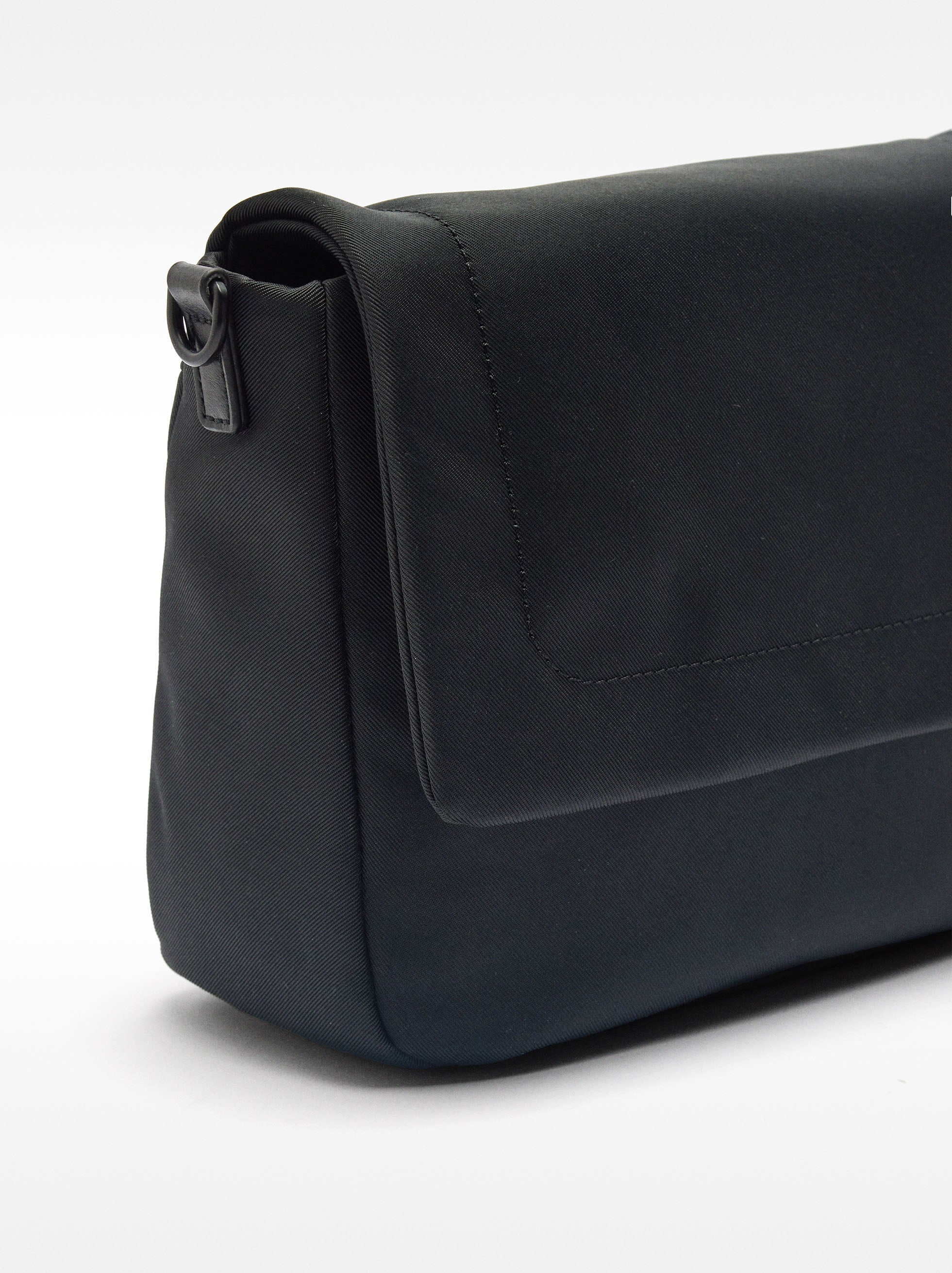 Bolso Bandolera De Nylon Con Cierre De Solapa