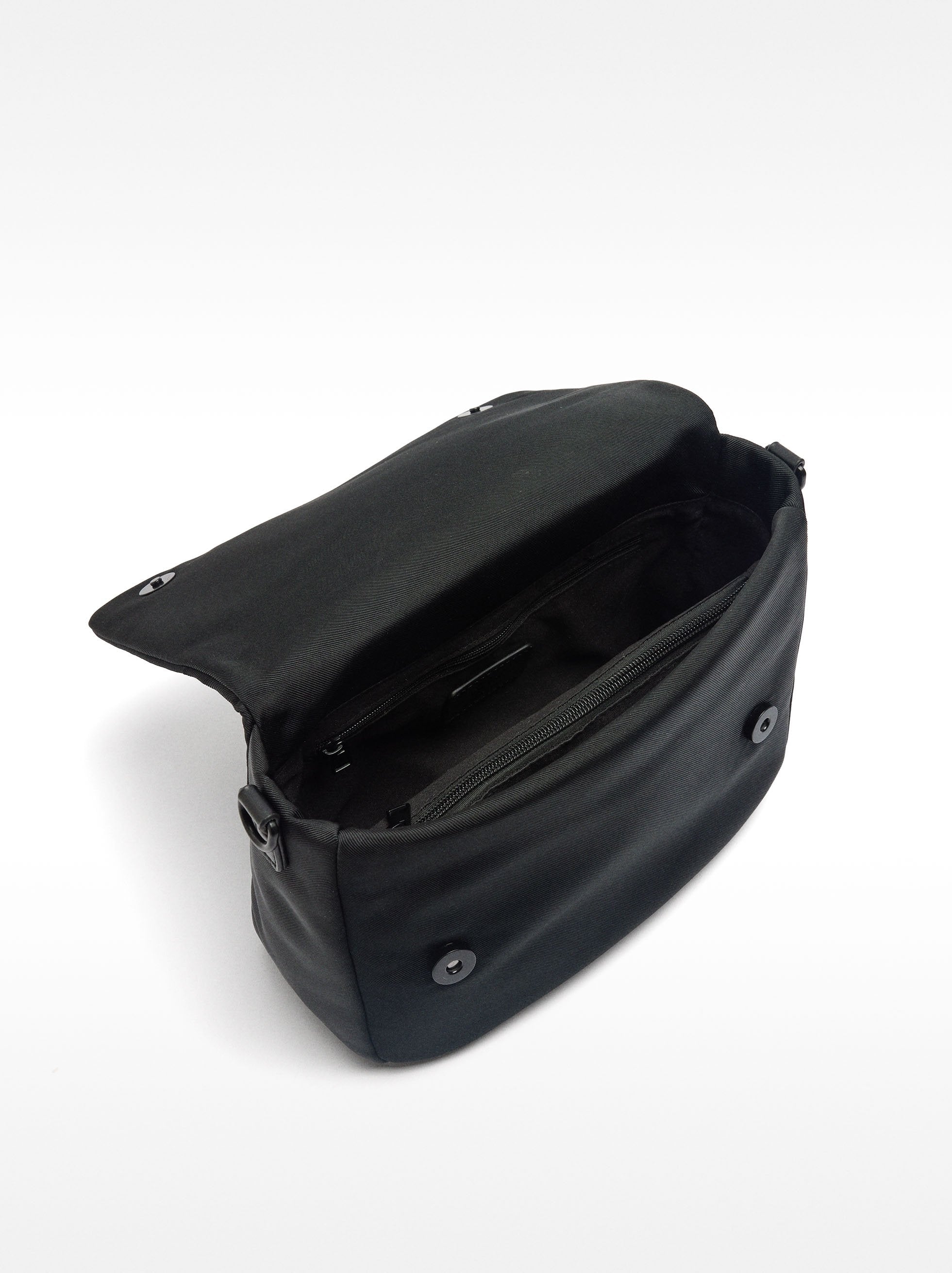 Bolso Bandolera De Nylon Con Cierre De Solapa