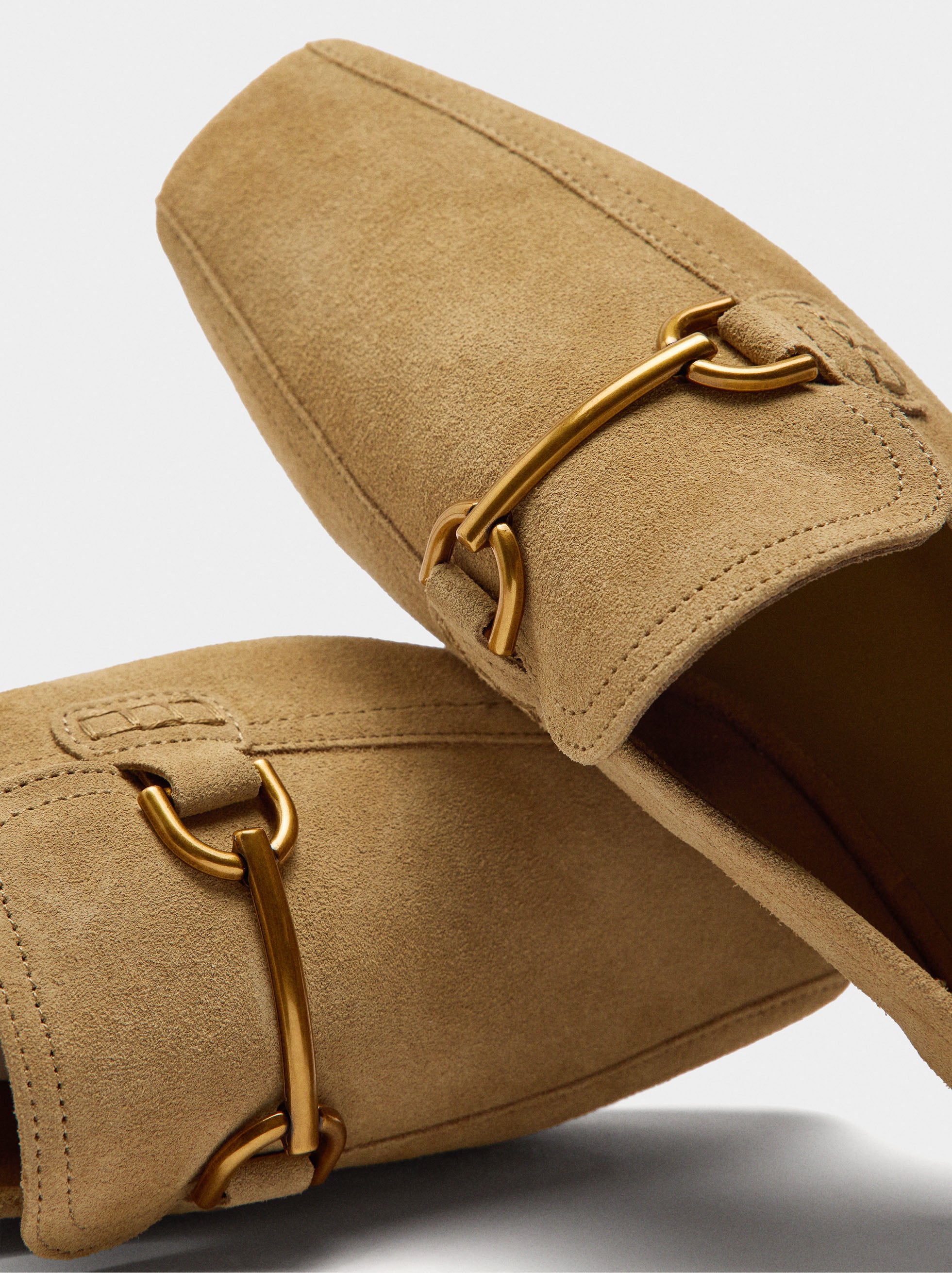 Mocasines De Piel Con Detalle Metálico