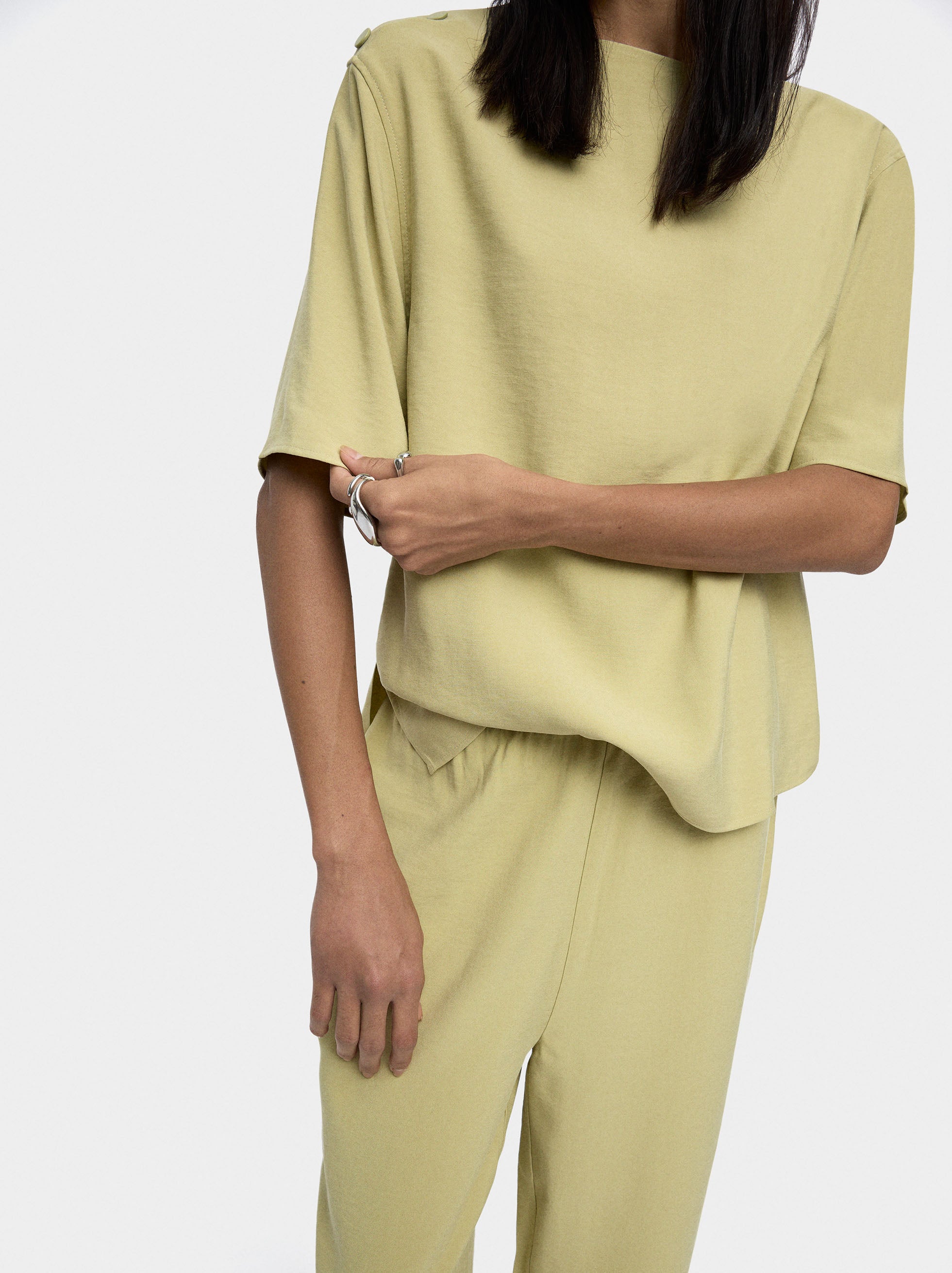 Camiseta Con Detalle De Botones