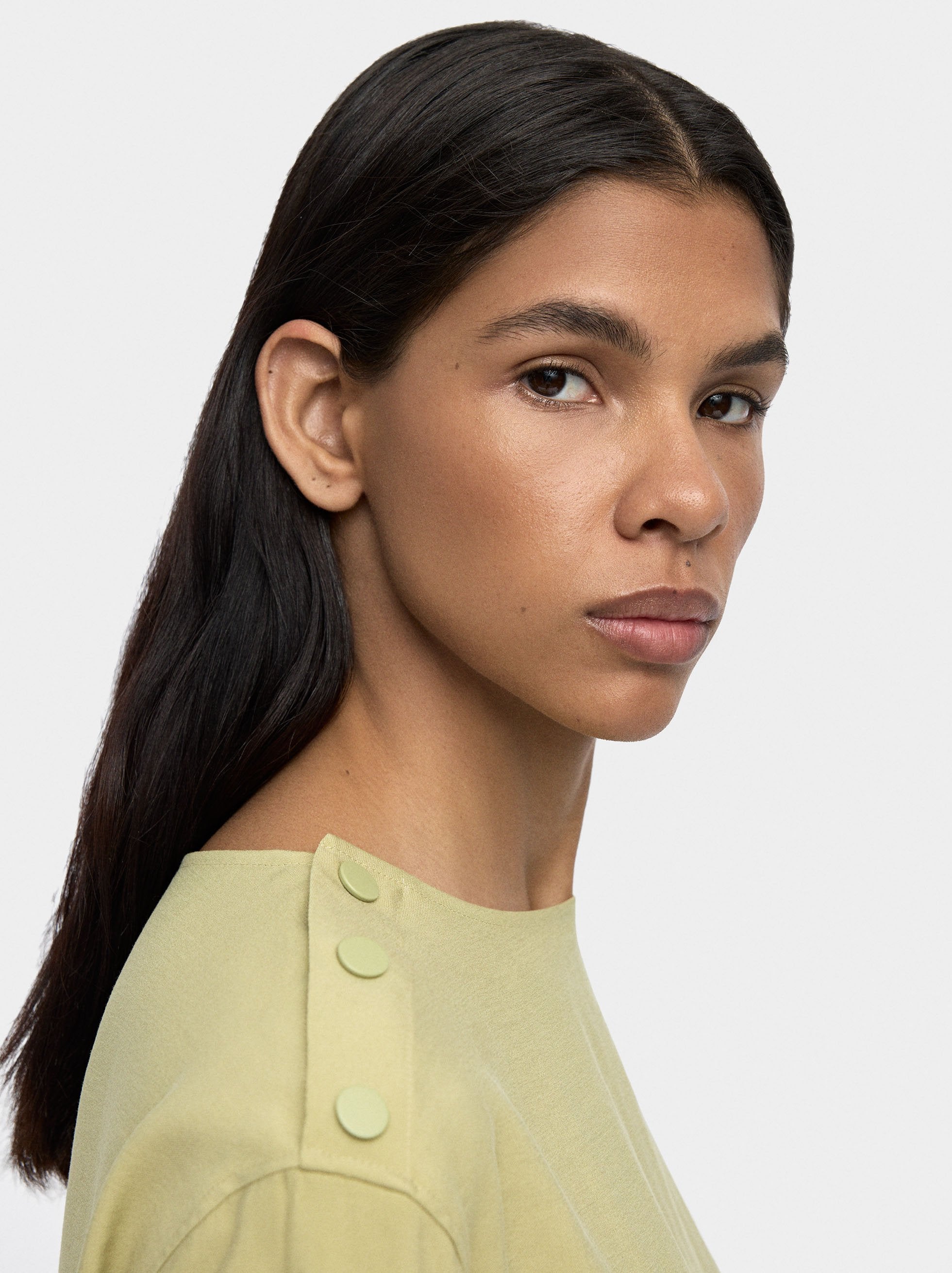 Camiseta Con Detalle De Botones