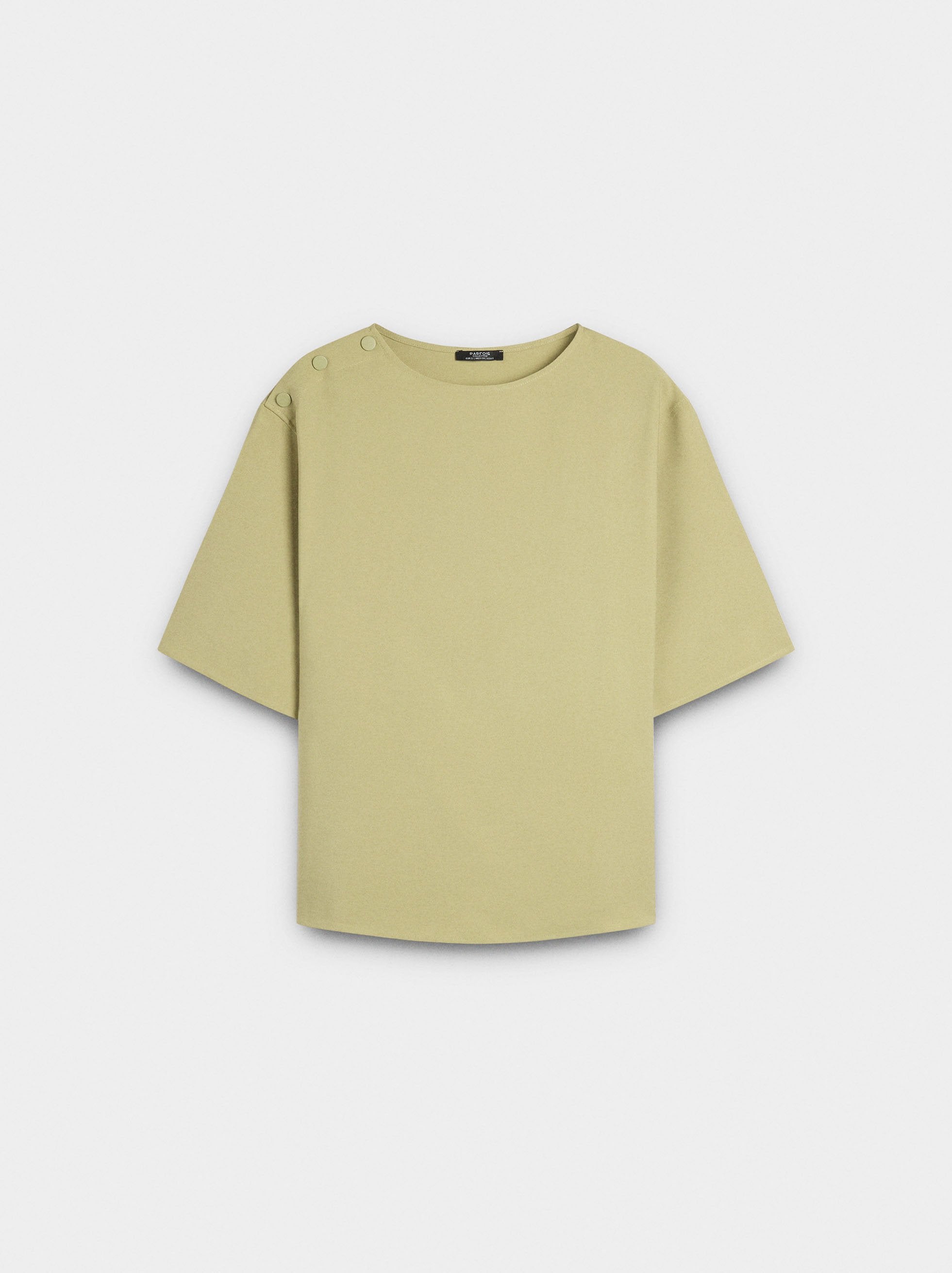 Camiseta Con Detalle De Botones