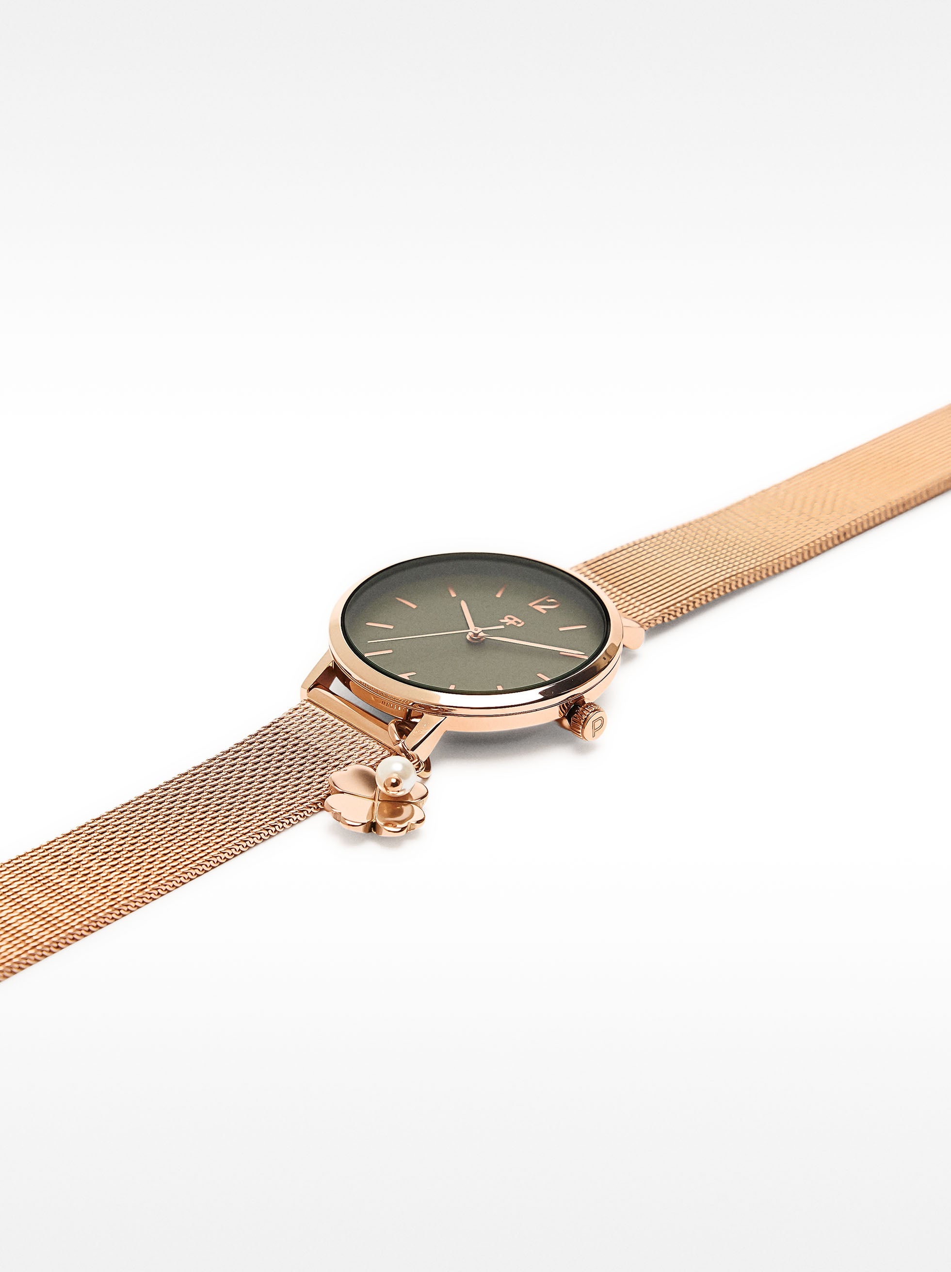 Reloj De Malla Metálica Con Charm De Trébol