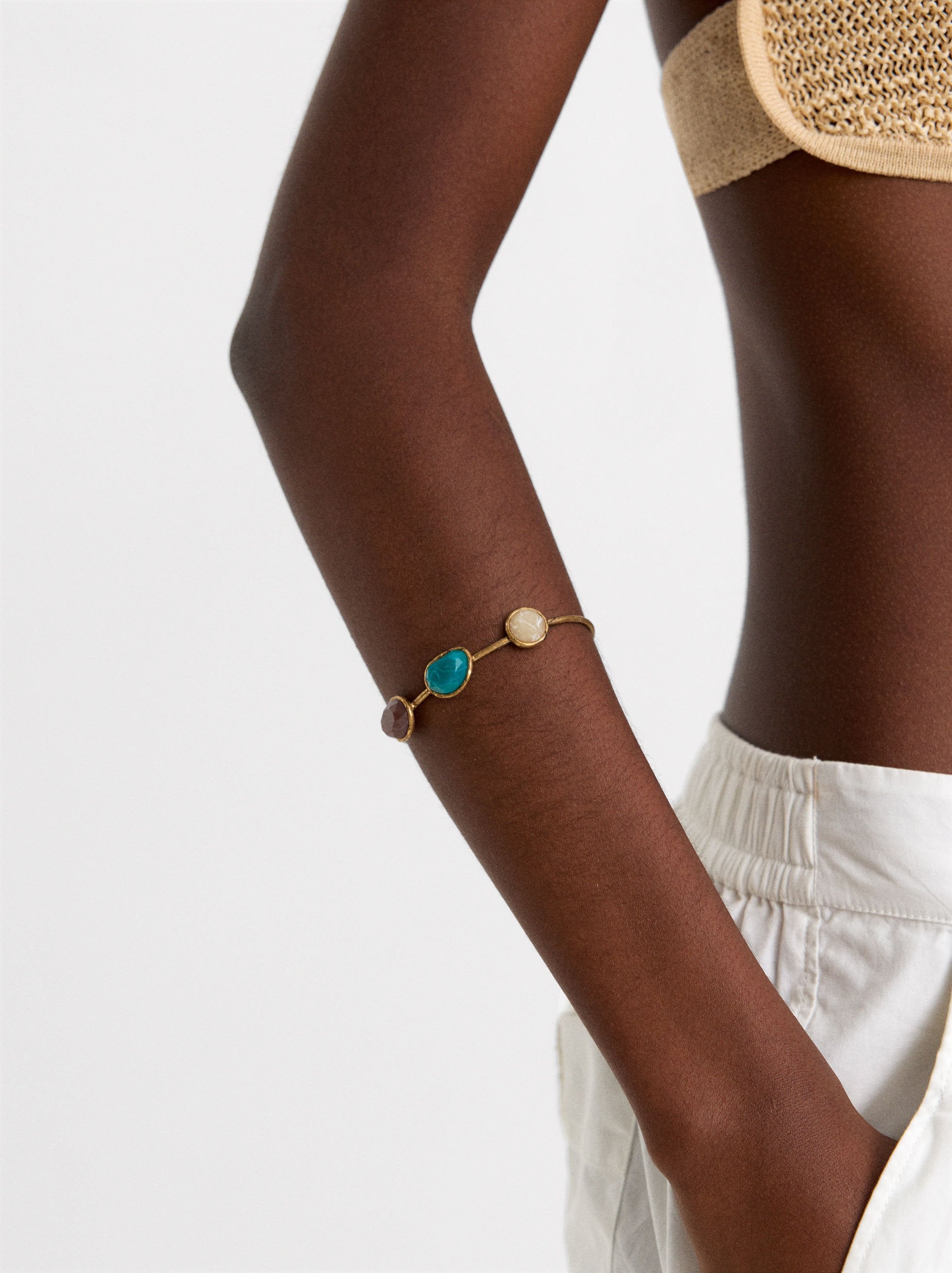 Pulsera Abierta Con Detalles Efecto Piedra