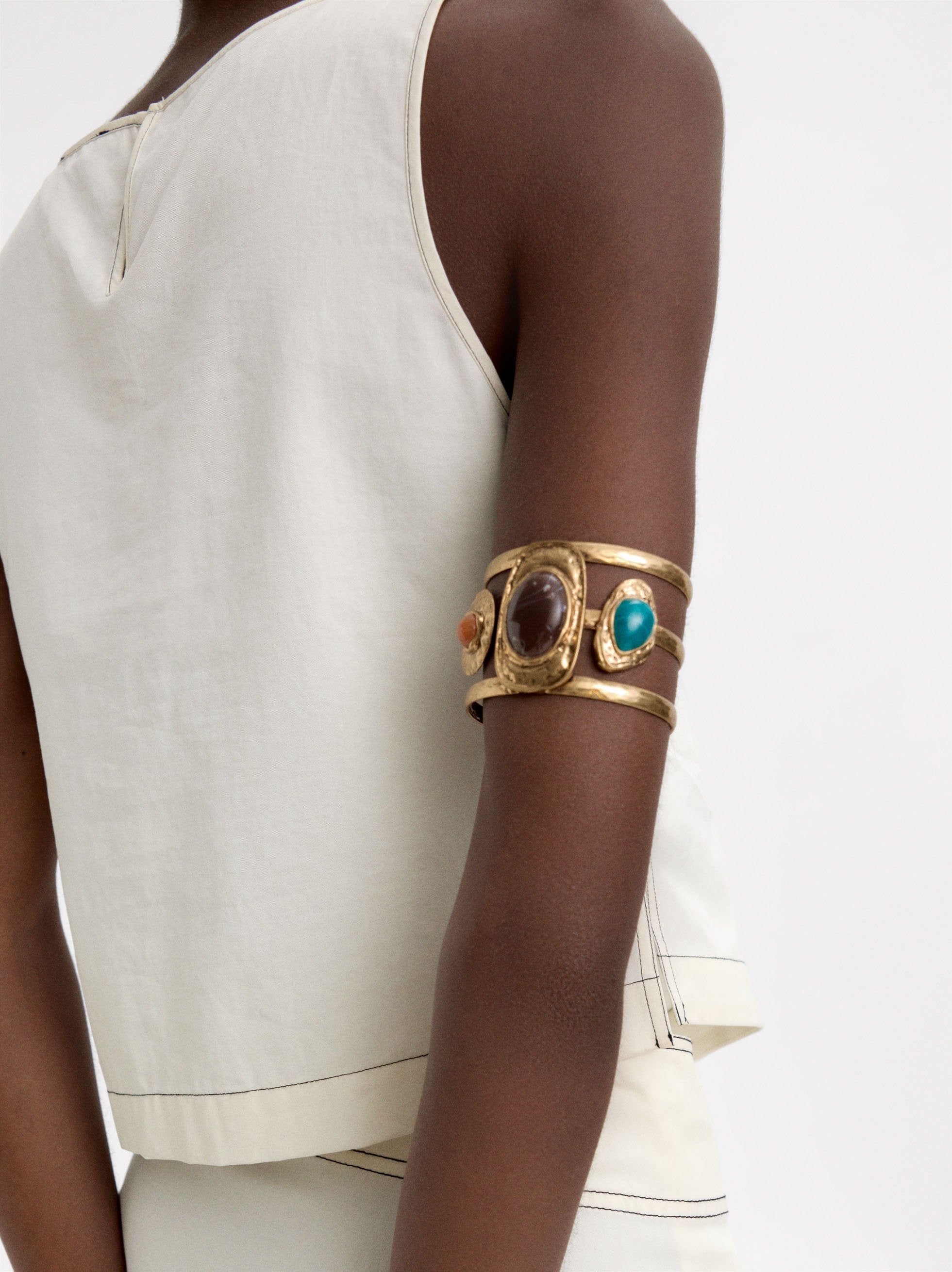 Pulsera Ancha Abierta Con Detalles Efecto Piedra