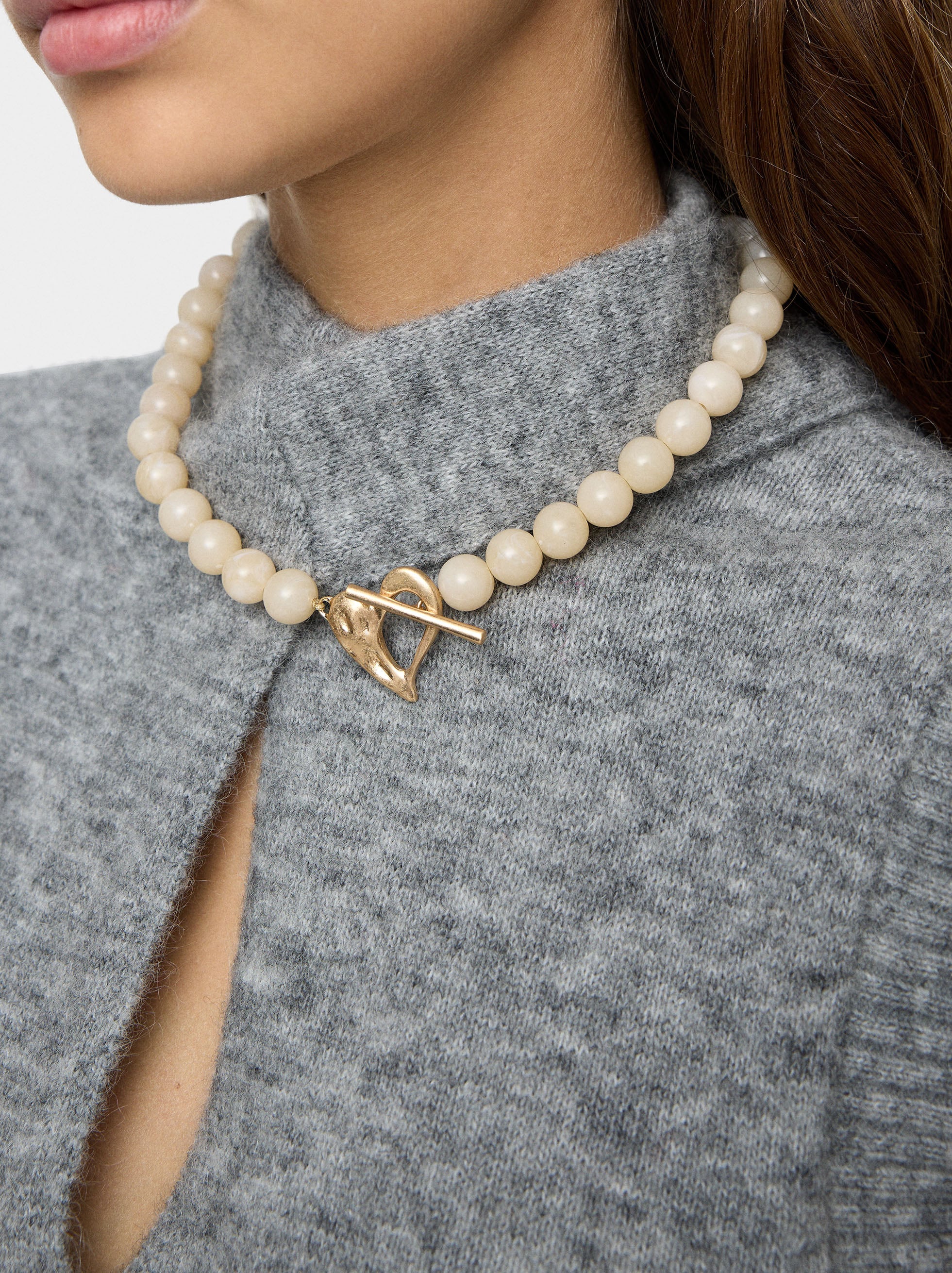 Collar Corto Con Cuentas Efecto Piedra